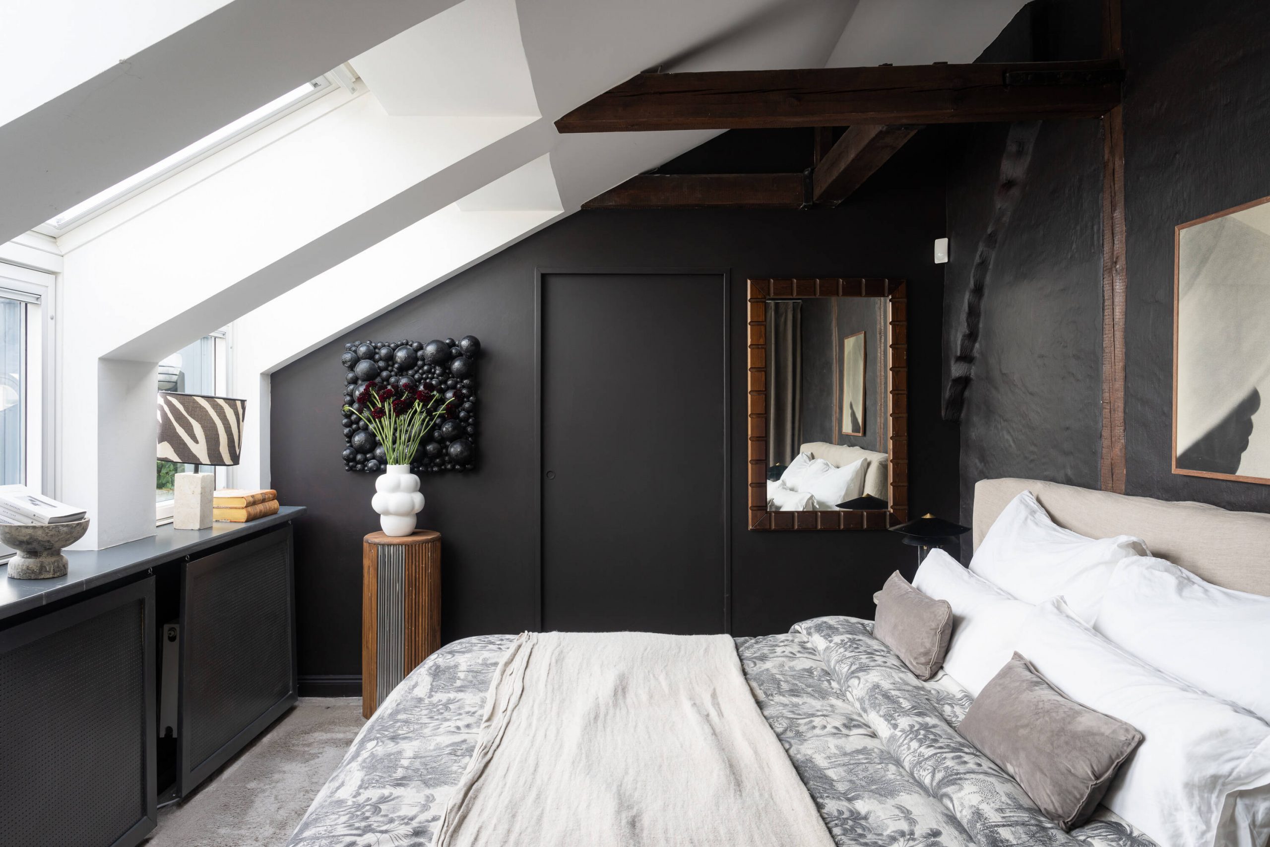 chambre appartement contemporain 82m2 avec poutres sous les toits chambre appartement contemporain 82m2 avec poutres sous les toits