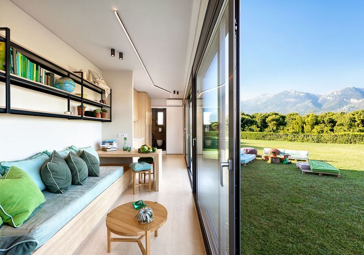 salon et cuisine petite maison container de 30m2 avec un toit végétalisé salon et cuisine petite maison container de 30m2 avec un toit végétalisé