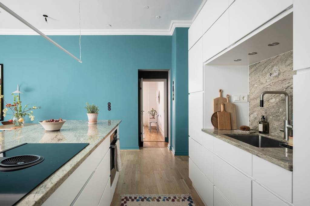 salon bleu canard avec cuisine ouverte blanche design décoration scandinave salon bleu canard avec cuisine ouverte blanche design décoration scandinave