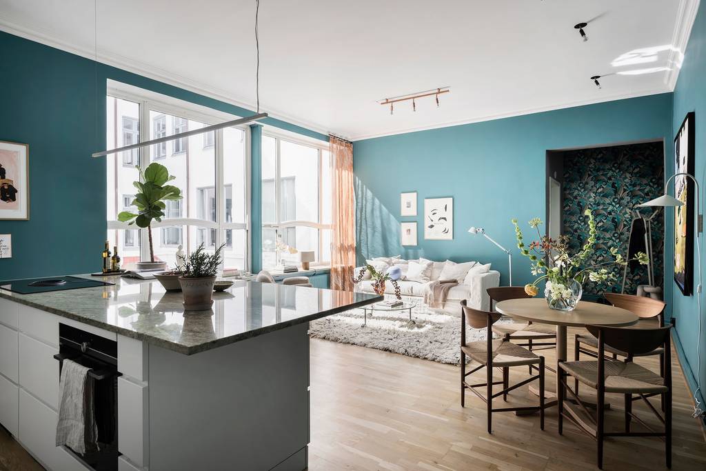 salon bleu canard avec cuisine ouverte blanche design décoration scandinave salon bleu canard avec cuisine ouverte blanche design décoration scandinave