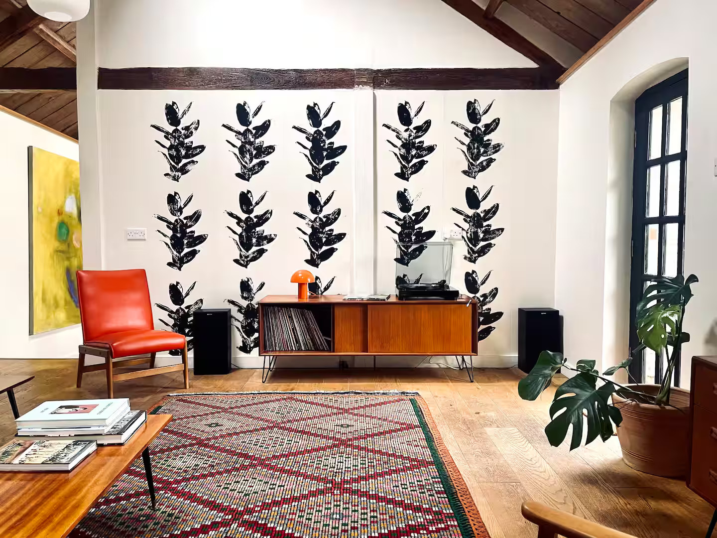 salon décoration mid-century ancienne grange rénovée Arthouse salon décoration mid-century ancienne grange rénovée Arthouse