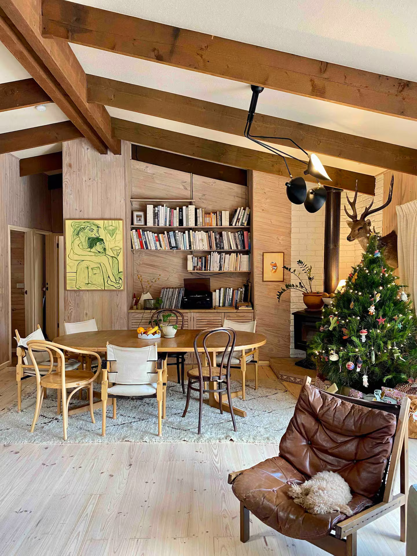 salon murs bois décoration vintage The Hideway Shack