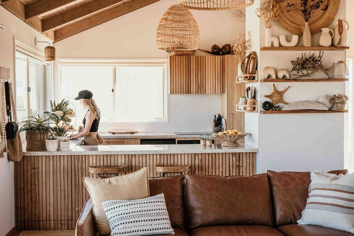 cuisine ouverte et salon décoration naturelle maison de plage cuisine ouverte et salon décoration naturelle maison de plage