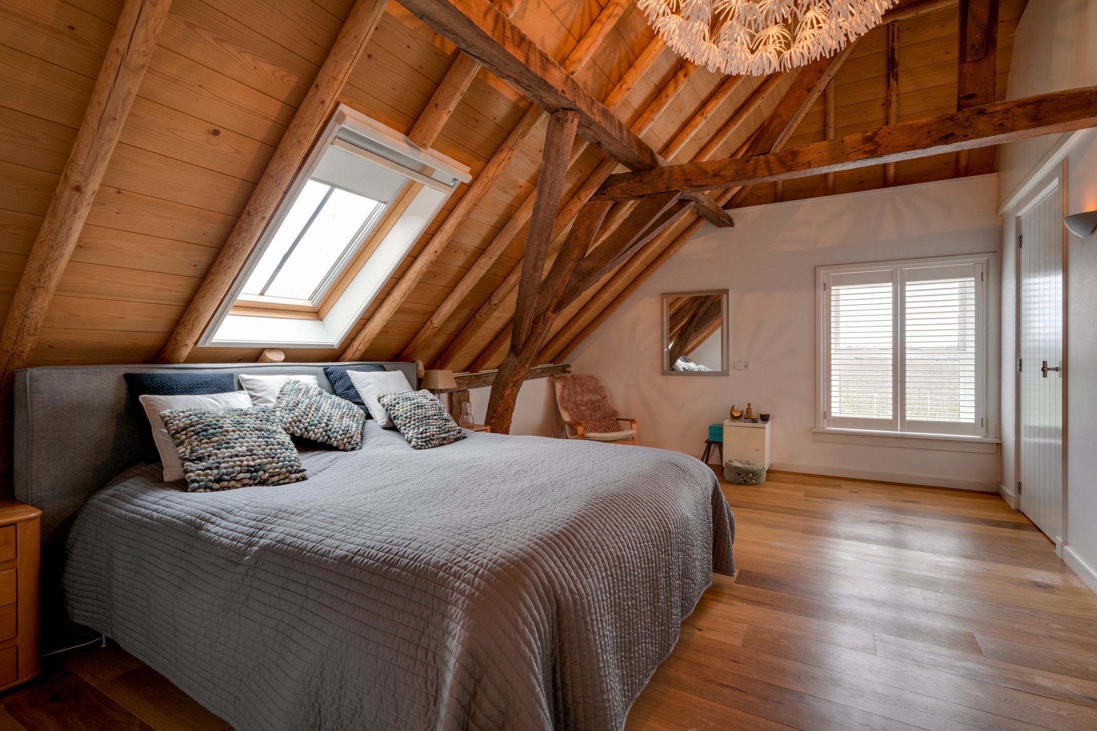 chambre mansardée avec poutres chambre mansardée avec poutres