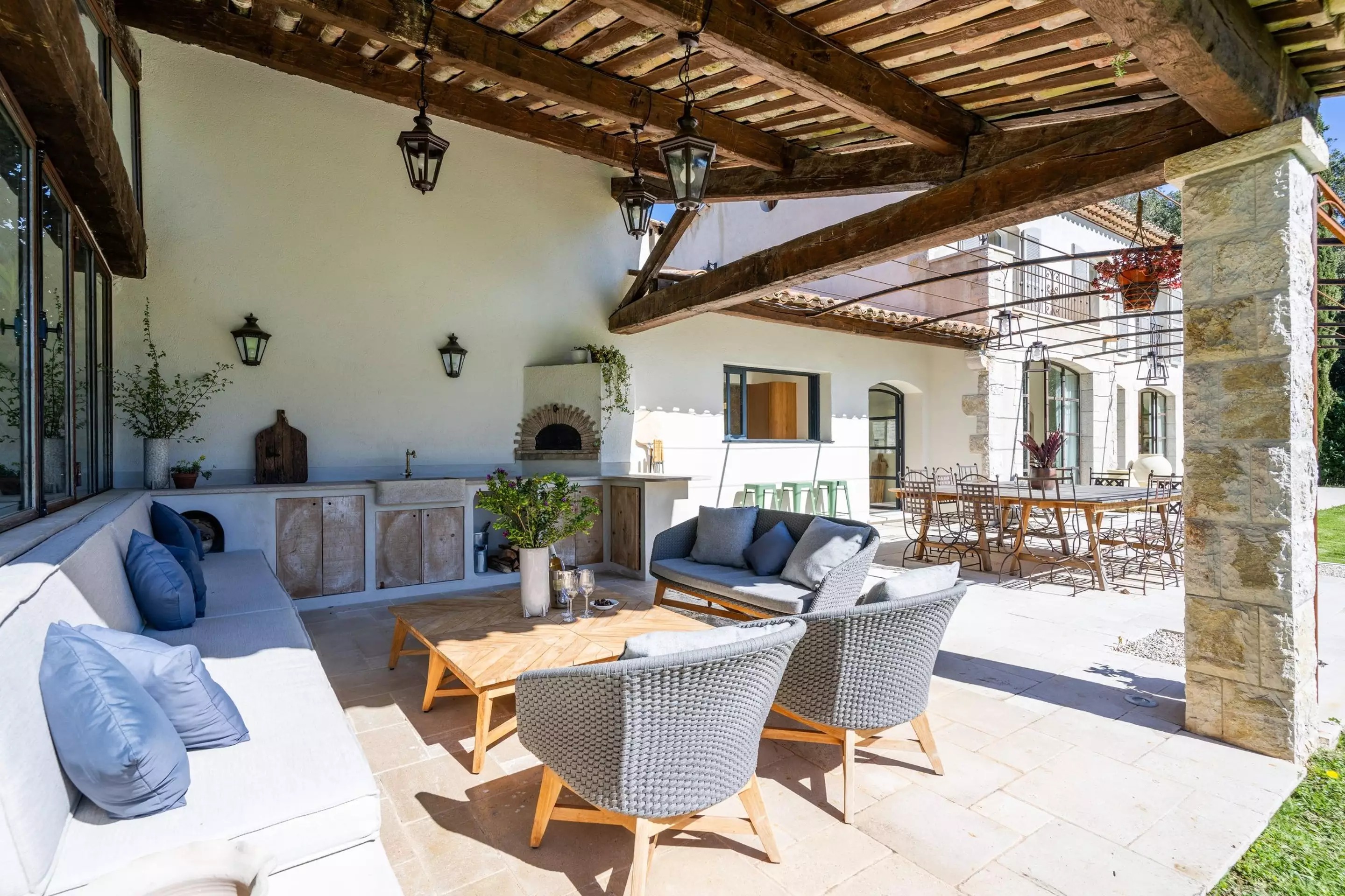 terrasse abritée avec cuisine d'été