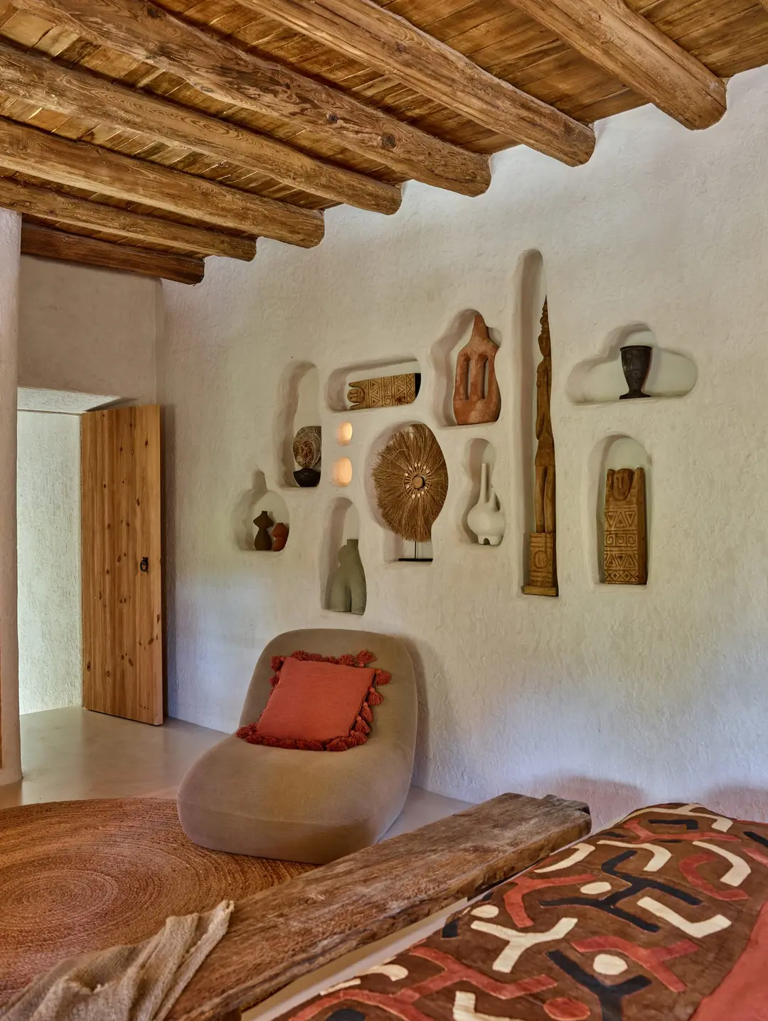 chambre avec poutres maison en pierres avec piscine rénovée Ibiza