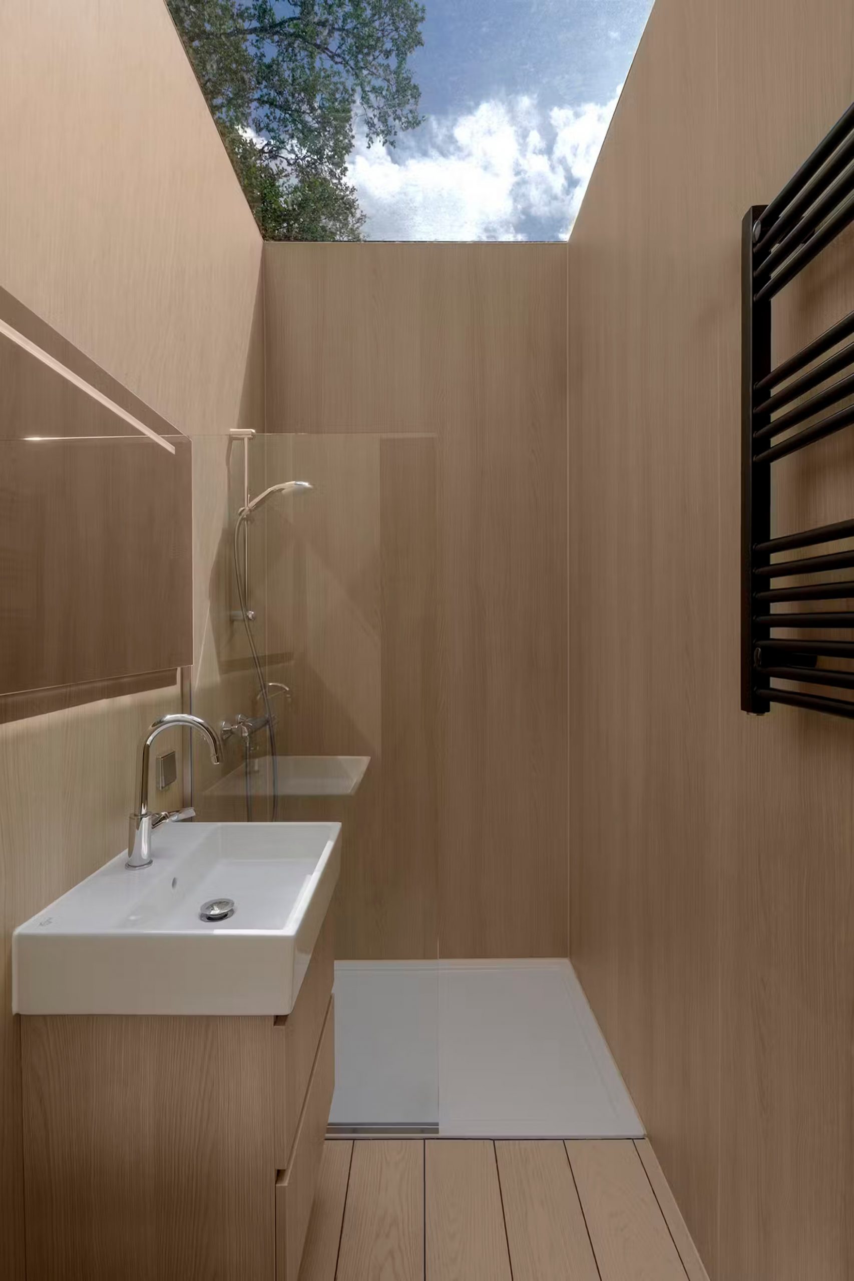 salle de bain plafond vitré petite maison Câpsula par i29 Architects salle de bain plafond vitré petite maison Câpsula par i29 Architects