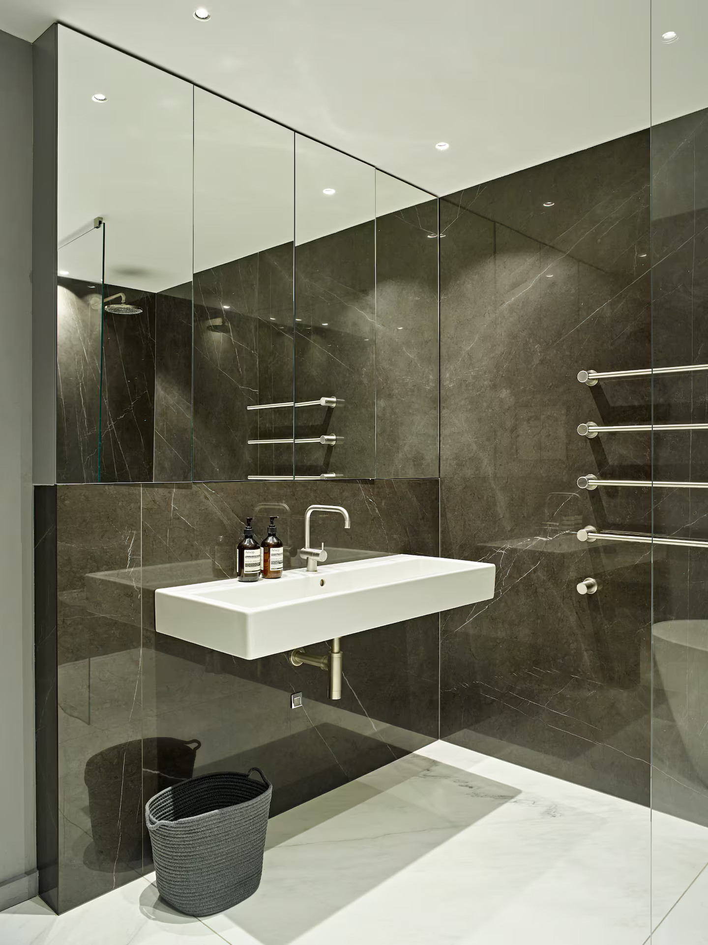 salle de bain marbre noir et marbre blanc salle de bain marbre noir et marbre blanc