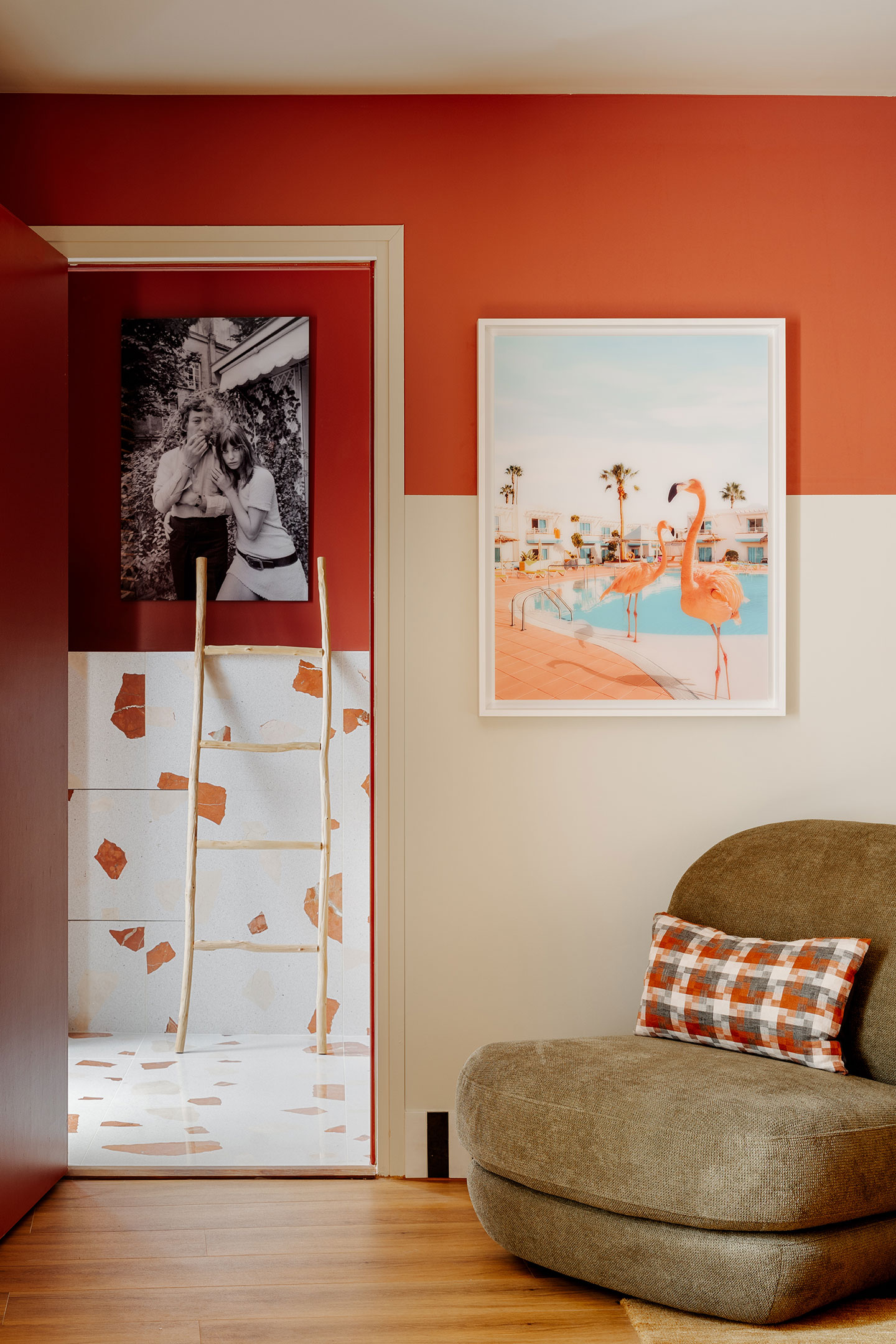 chambre murs blancs et terracotta avec salle de bain terrazzo chambre murs blancs et terracotta avec salle de bain terrazzo