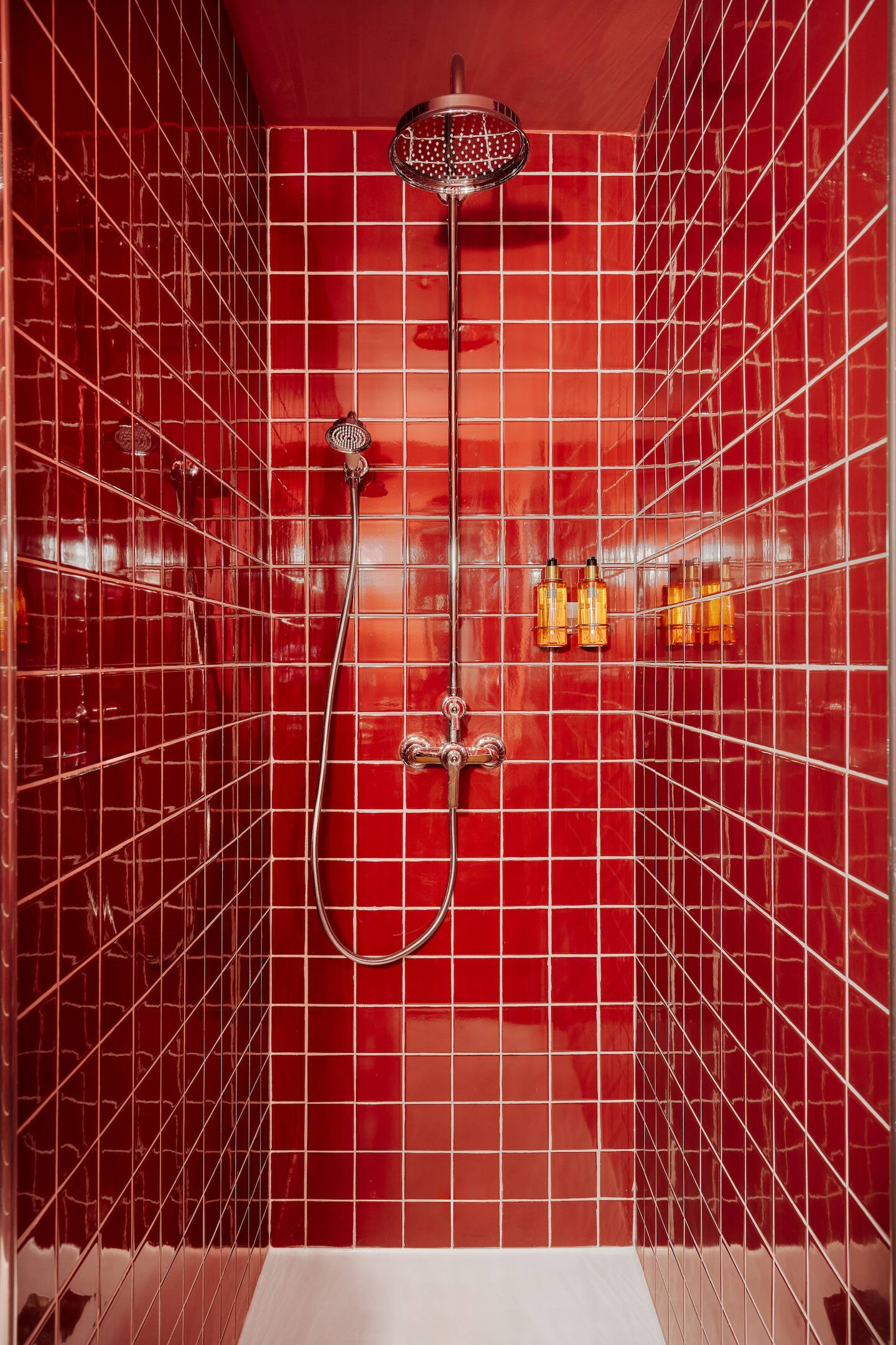 douche carrelage rouge vif brillant douche carrelage rouge vif brillant
