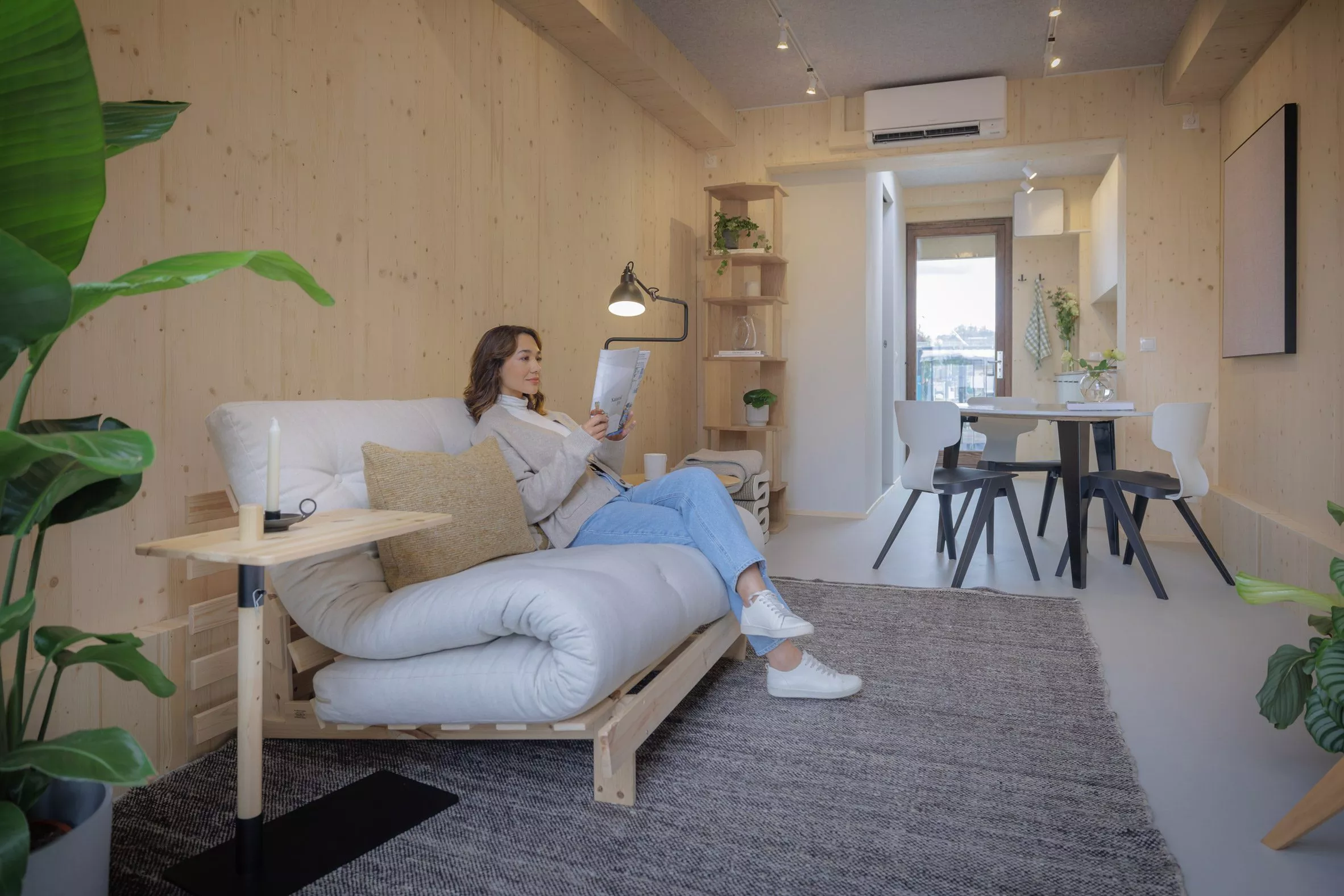 salon petite maison dans une nacelle d salon petite maison dans une nacelle d'éolienne recyclée