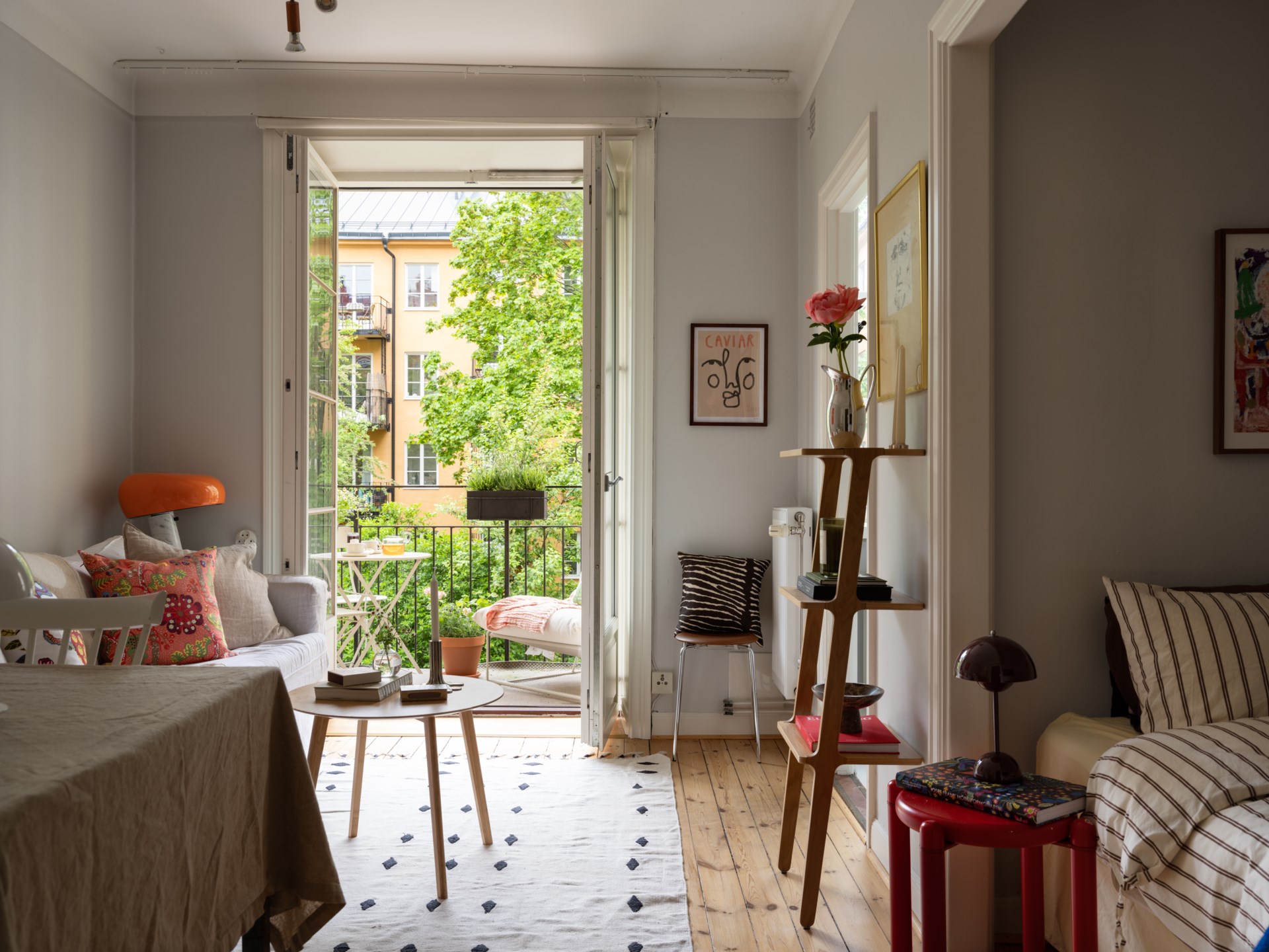 salon avec lit dans alcôve et balcon studio 27m2 salon avec lit dans alcôve et balcon studio 27m2