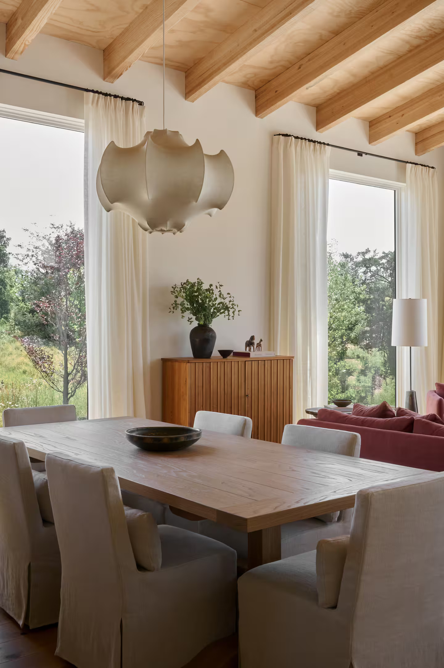 salle à manger décoration contemporaine maison de la designer Jenni Kayne salle à manger décoration contemporaine maison de la designer Jenni Kayne