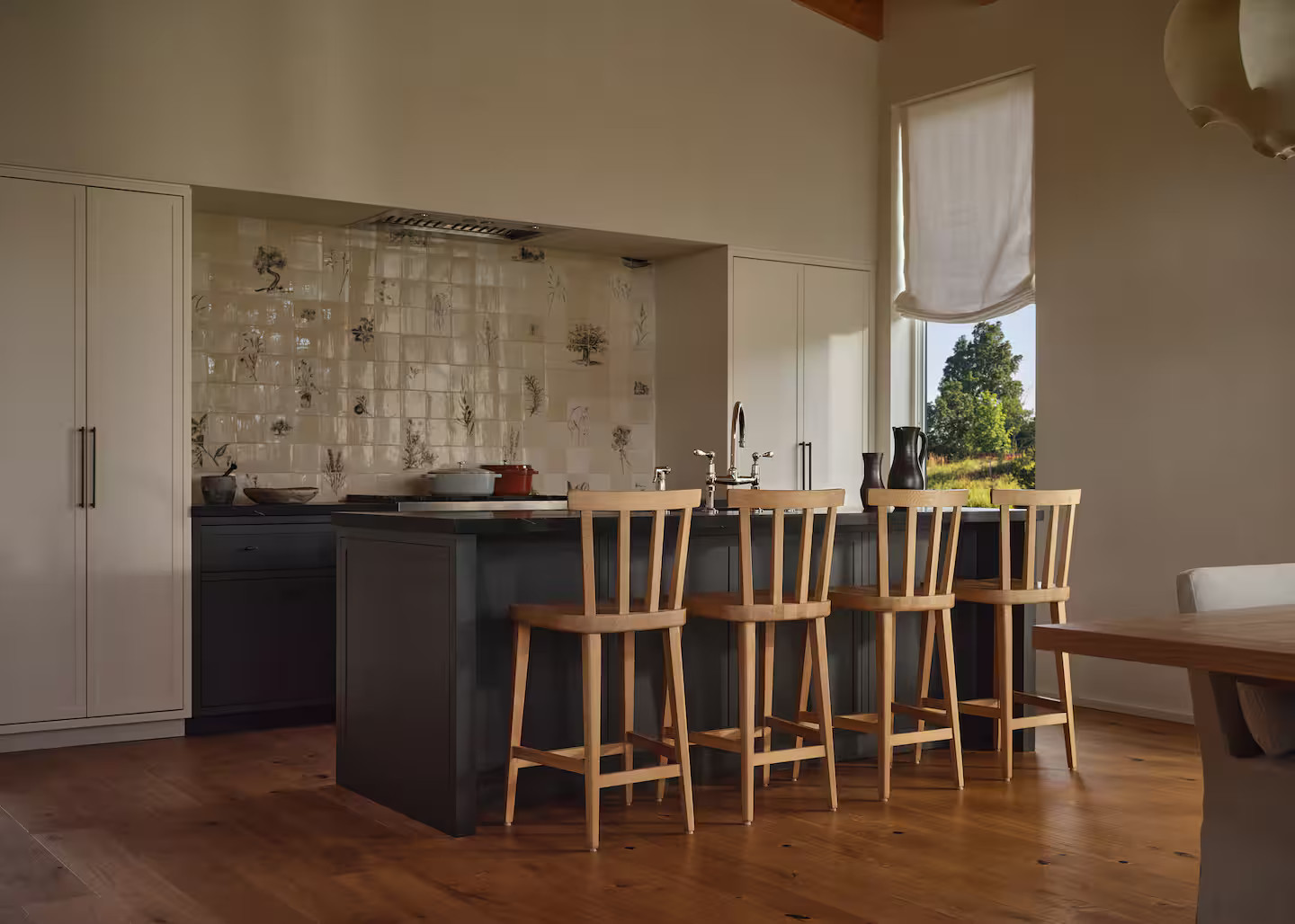 cuisine avec zelliges décoration contemporaine maison de la designer Jenni Kayne cuisine avec zelliges décoration contemporaine maison de la designer Jenni Kayne