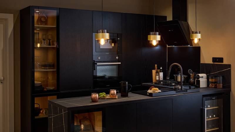 cuisine Leroy Merlin 2025 noire et marbre noir