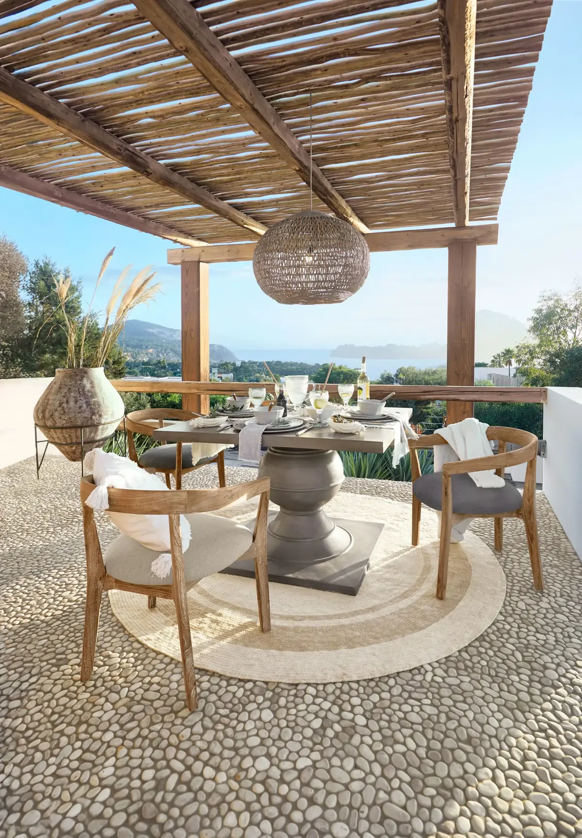 terrasse aménagée par Loberon avec pergola terrasse aménagée par Loberon avec pergola