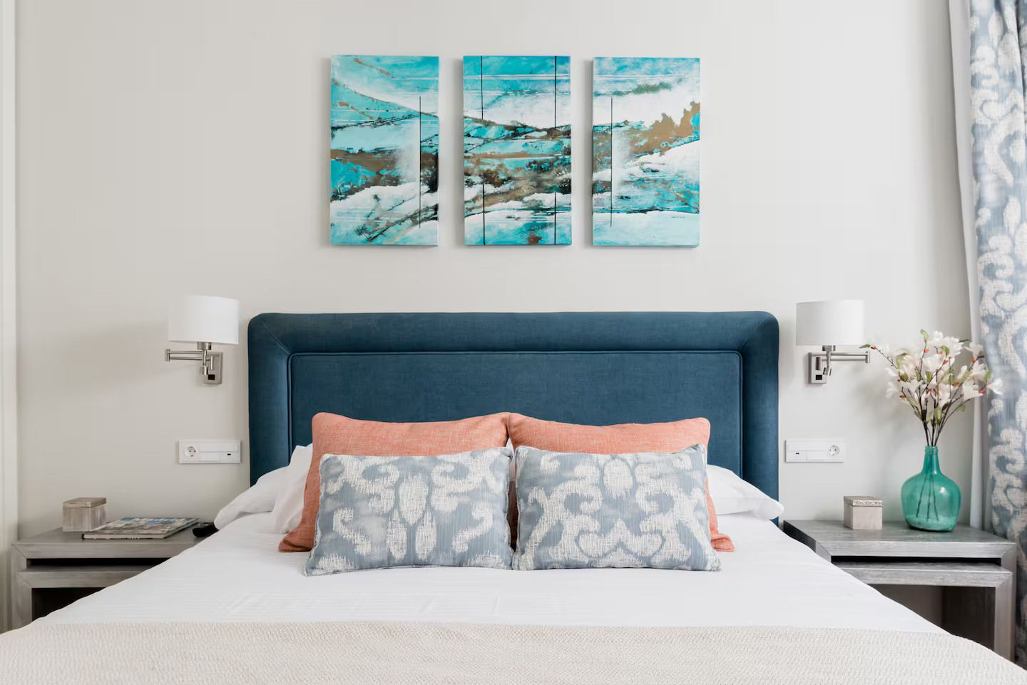 chambre avec moulures décoration contemporaine