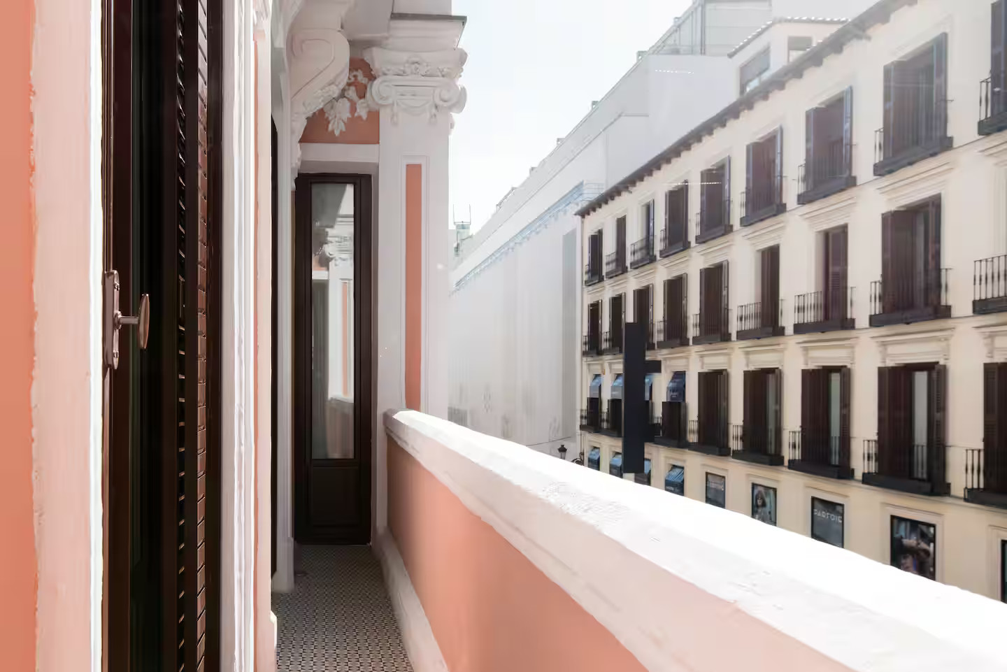 balcon filant immeuble ancien Puerta del Sol