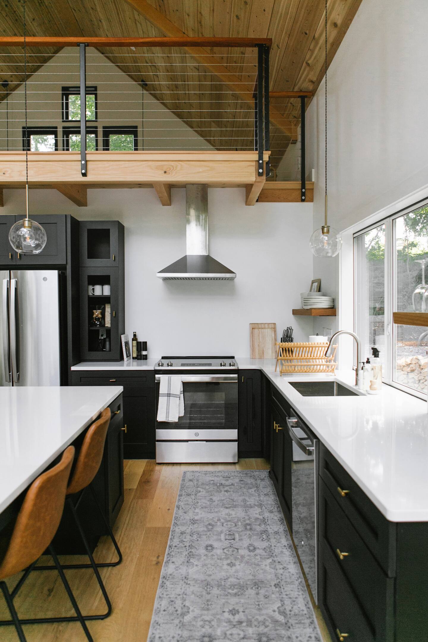 cuisine ouverte et mezzanine maison contemporaine en bois Texter Mountain Home cuisine ouverte et mezzanine maison contemporaine en bois Texter Mountain Home