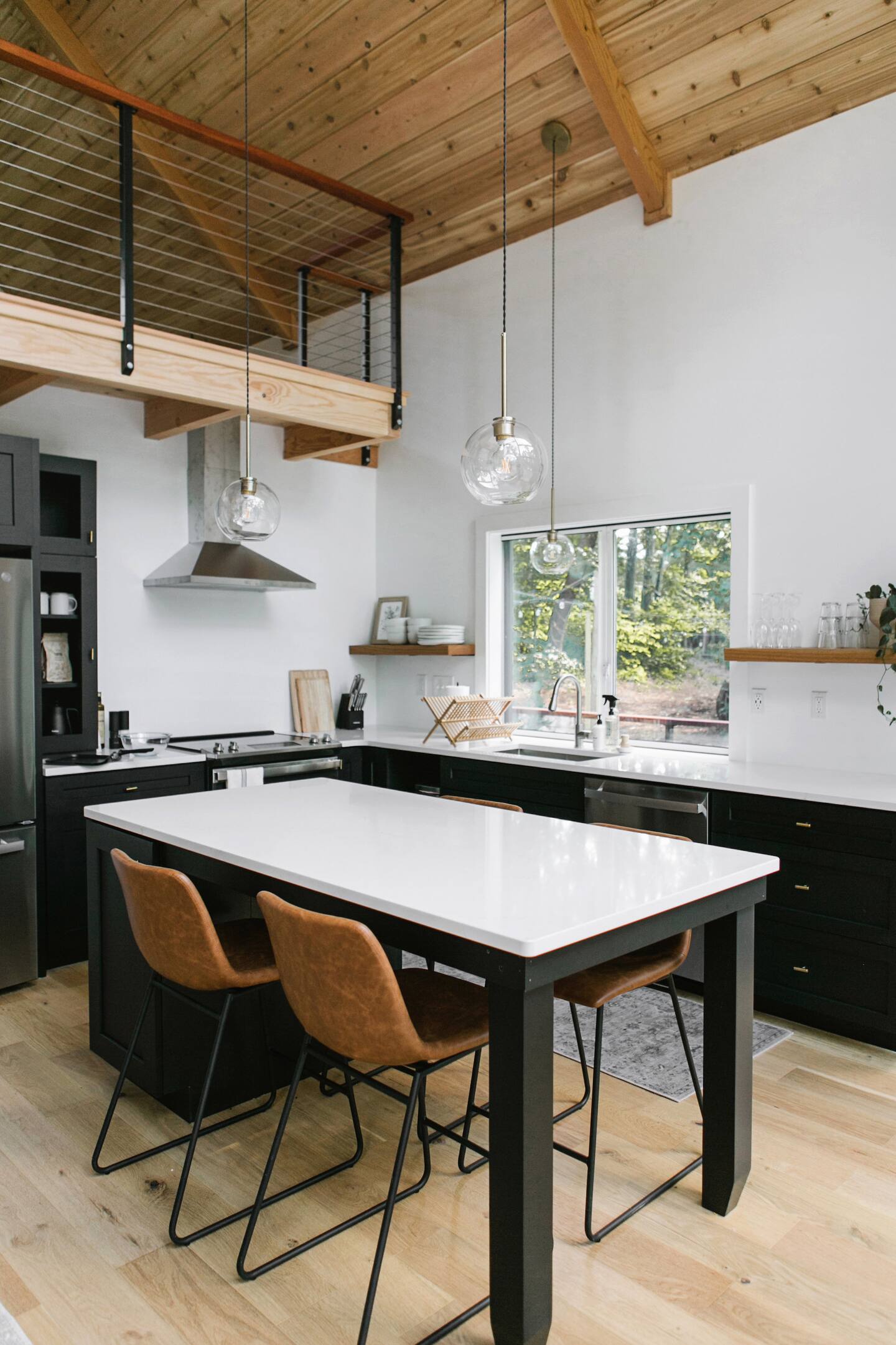 cuisine ouverte avec îlot et mezzanine Texter Mountain Home cuisine ouverte avec îlot et mezzanine Texter Mountain Home