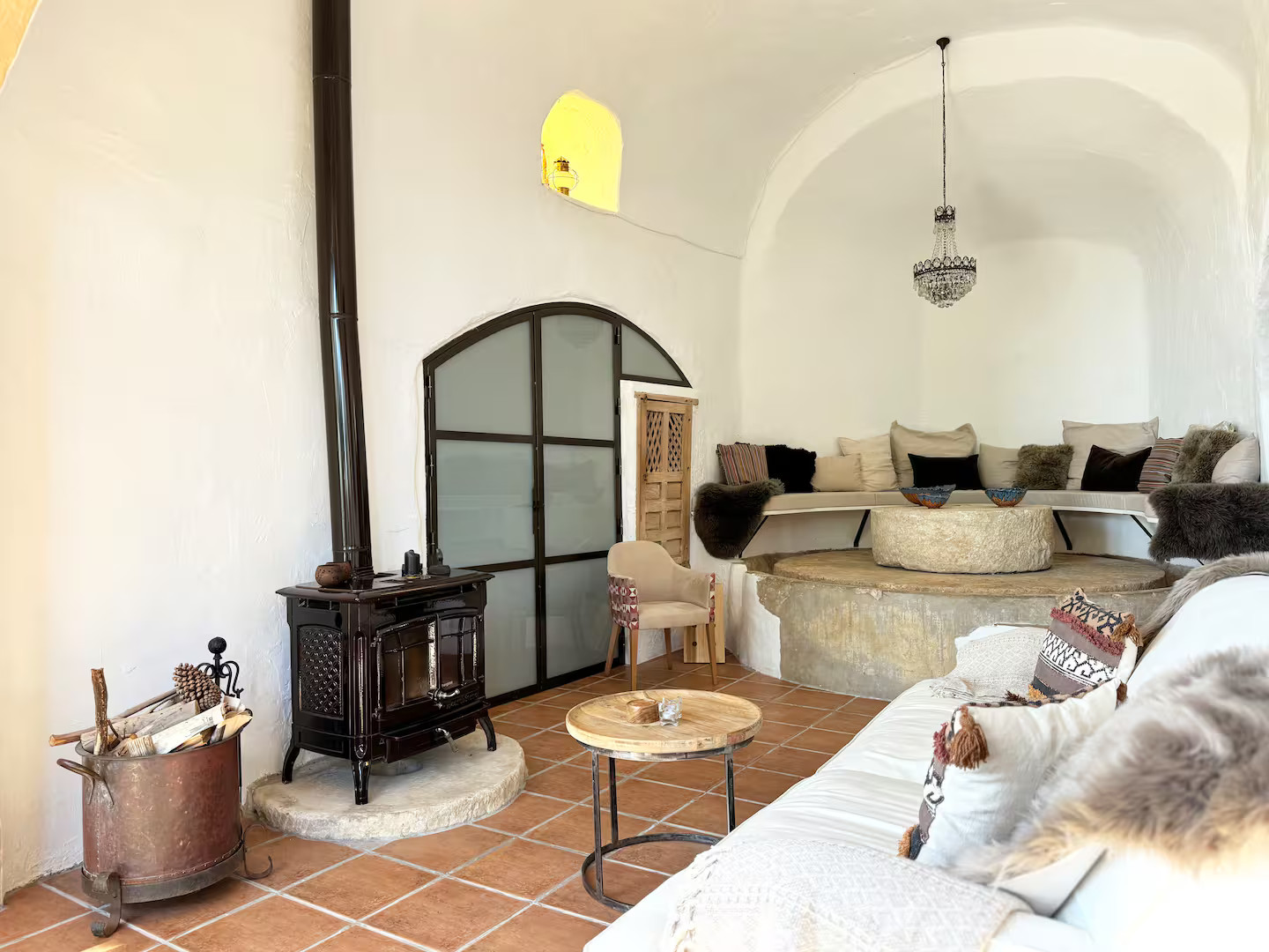 salon avec poêle décoration rustique chic
