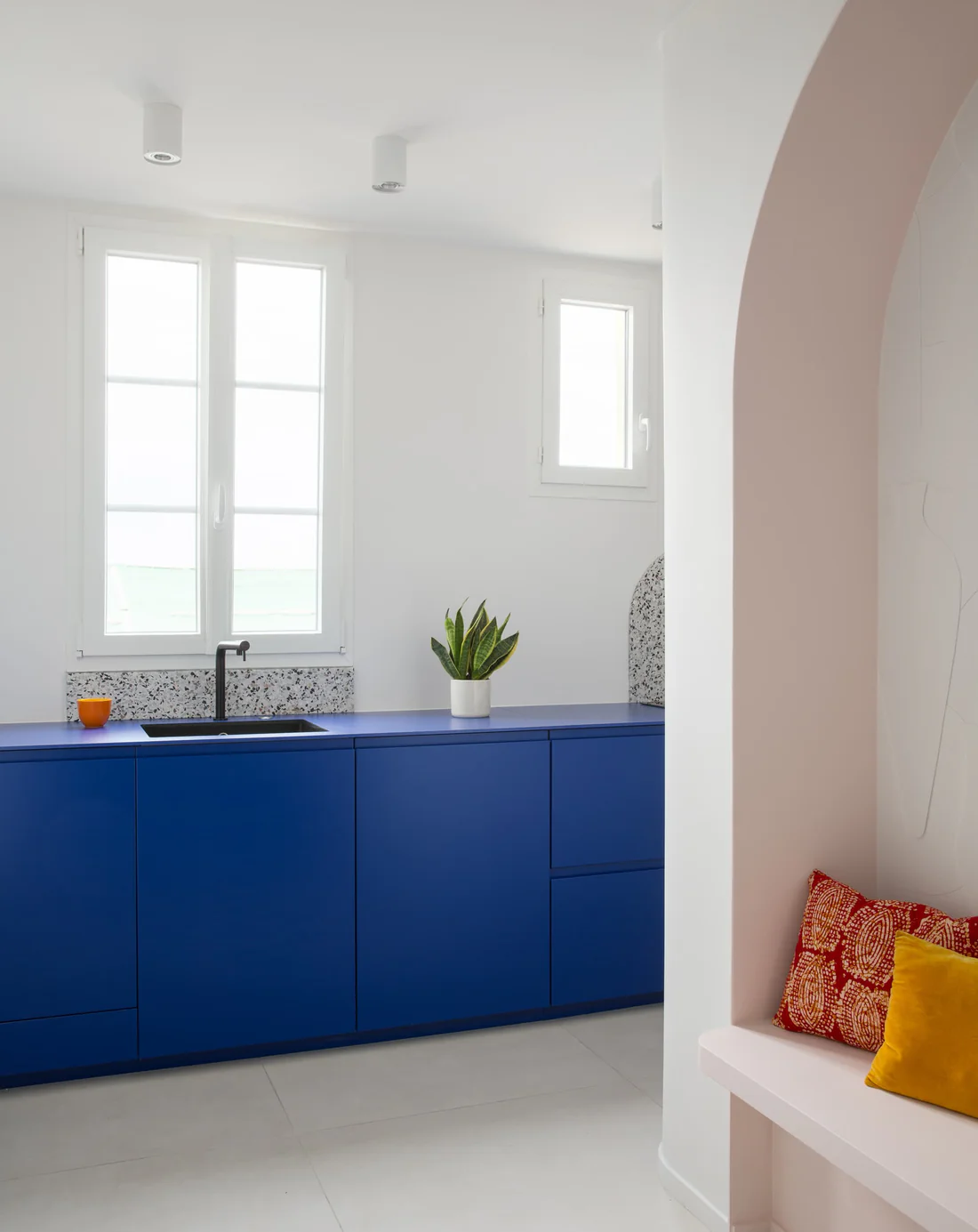 cuisine IKEA bleue personnalisée par Studio Couleur cuisine IKEA bleue personnalisée par Studio Couleur
