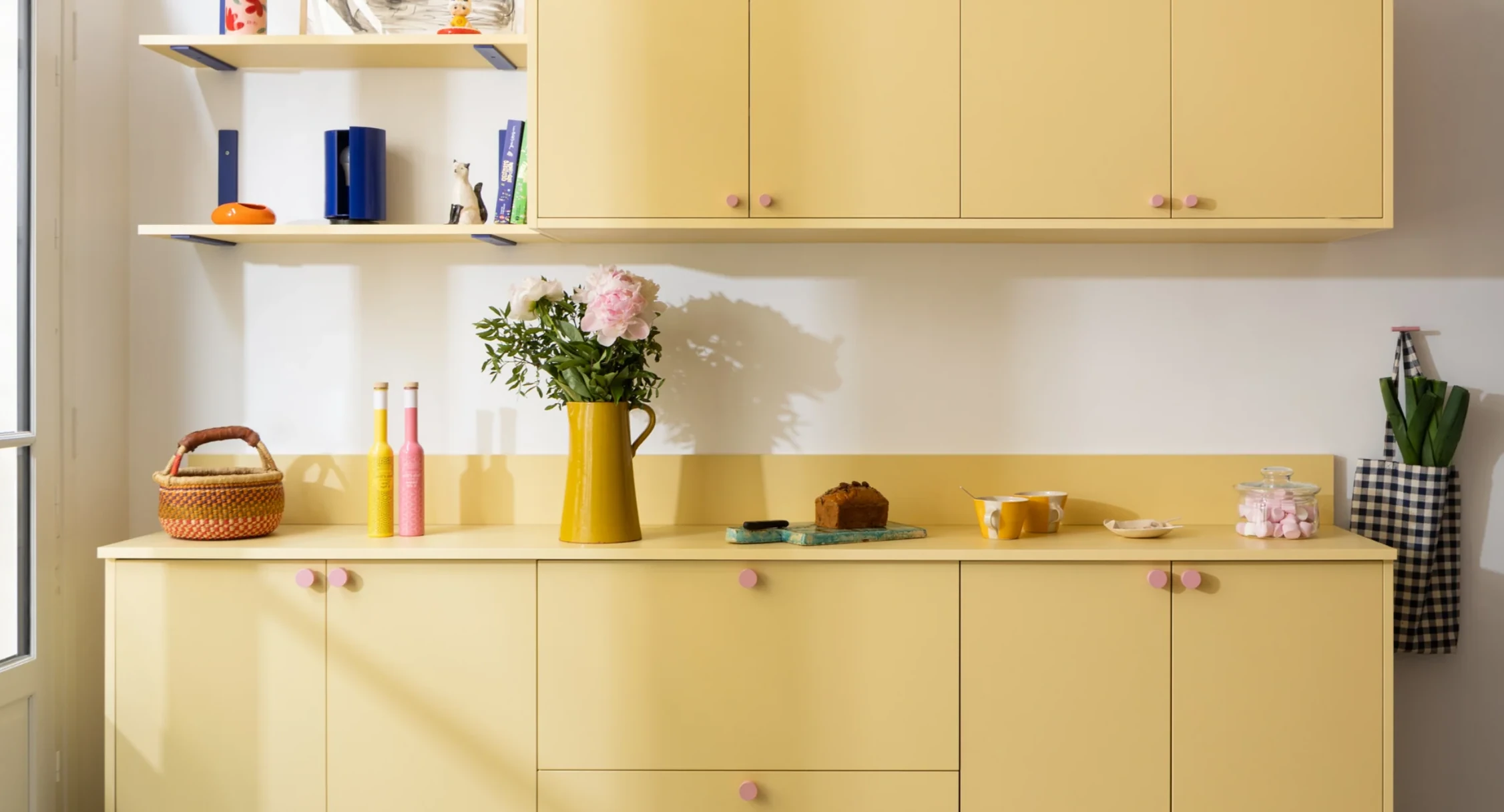 cuisine IKEA jaune personnalisée par Studio Couleur cuisine IKEA jaune personnalisée par Studio Couleur
