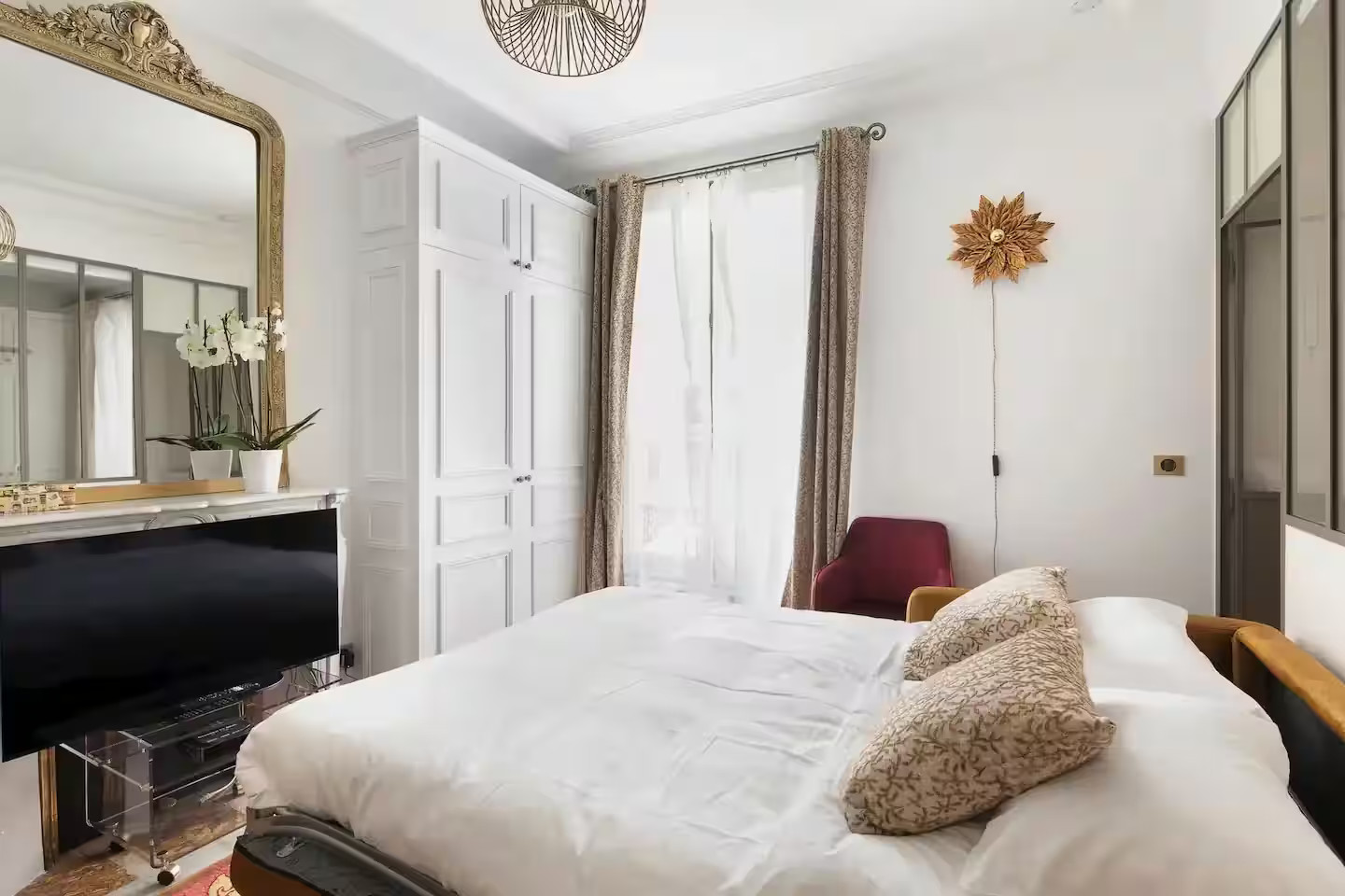 chambre avec cheminée appartement haussmannien Paris