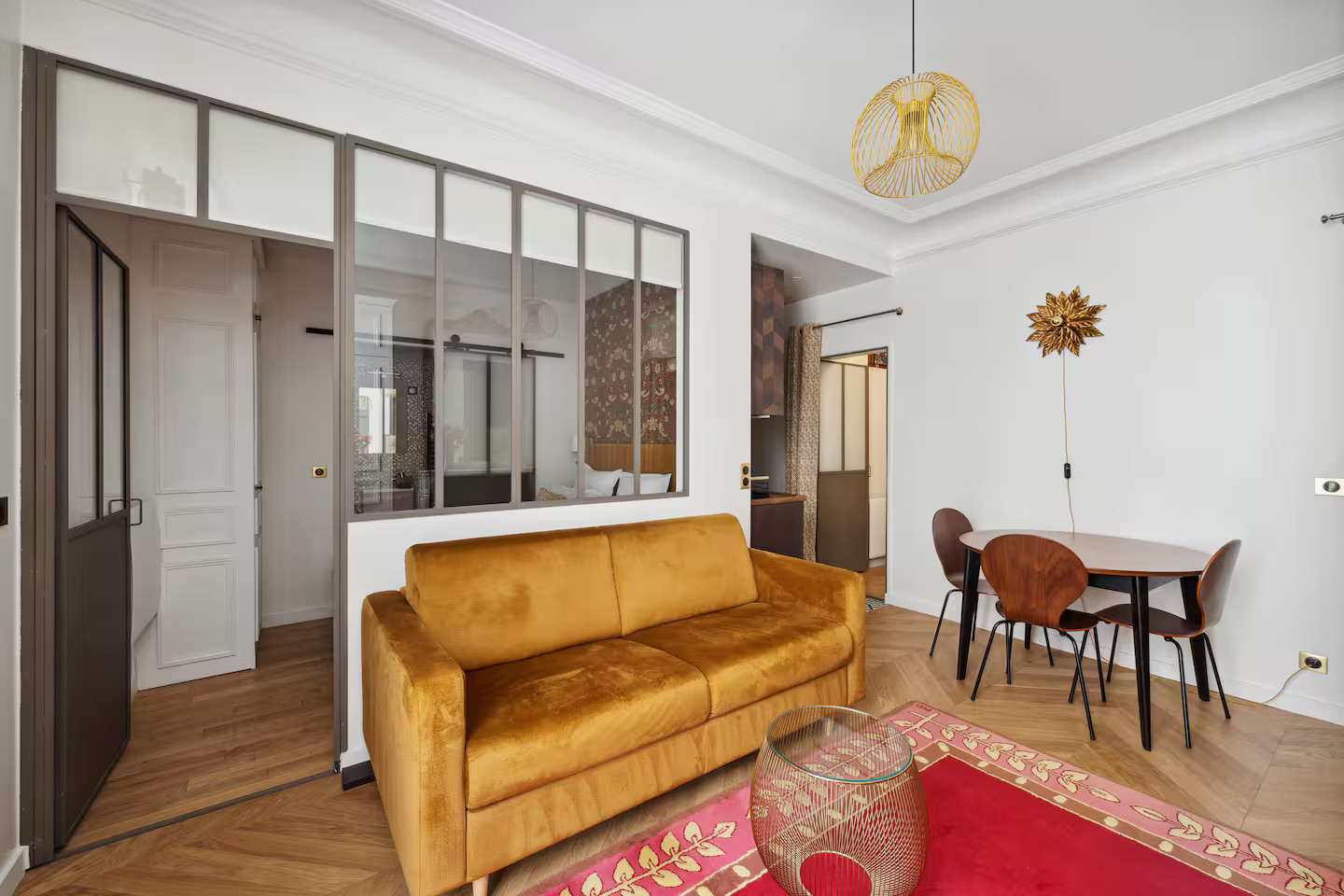 salon avec verrière appartement 45m2 Paris décoration classique chic