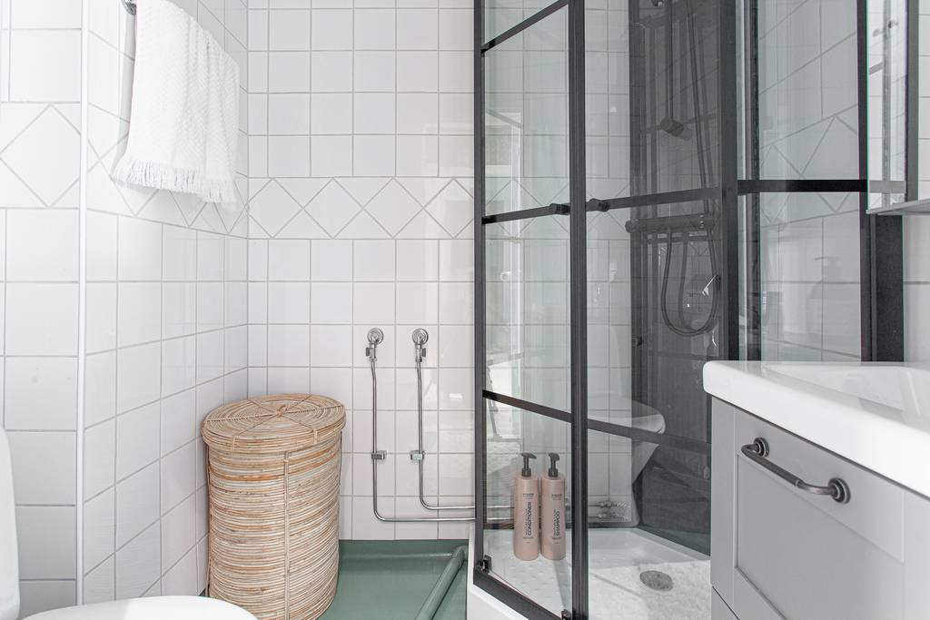 salle de bain moderne studio 47m2 dans immeuble ancien salle de bain moderne studio 47m2 dans immeuble ancien
