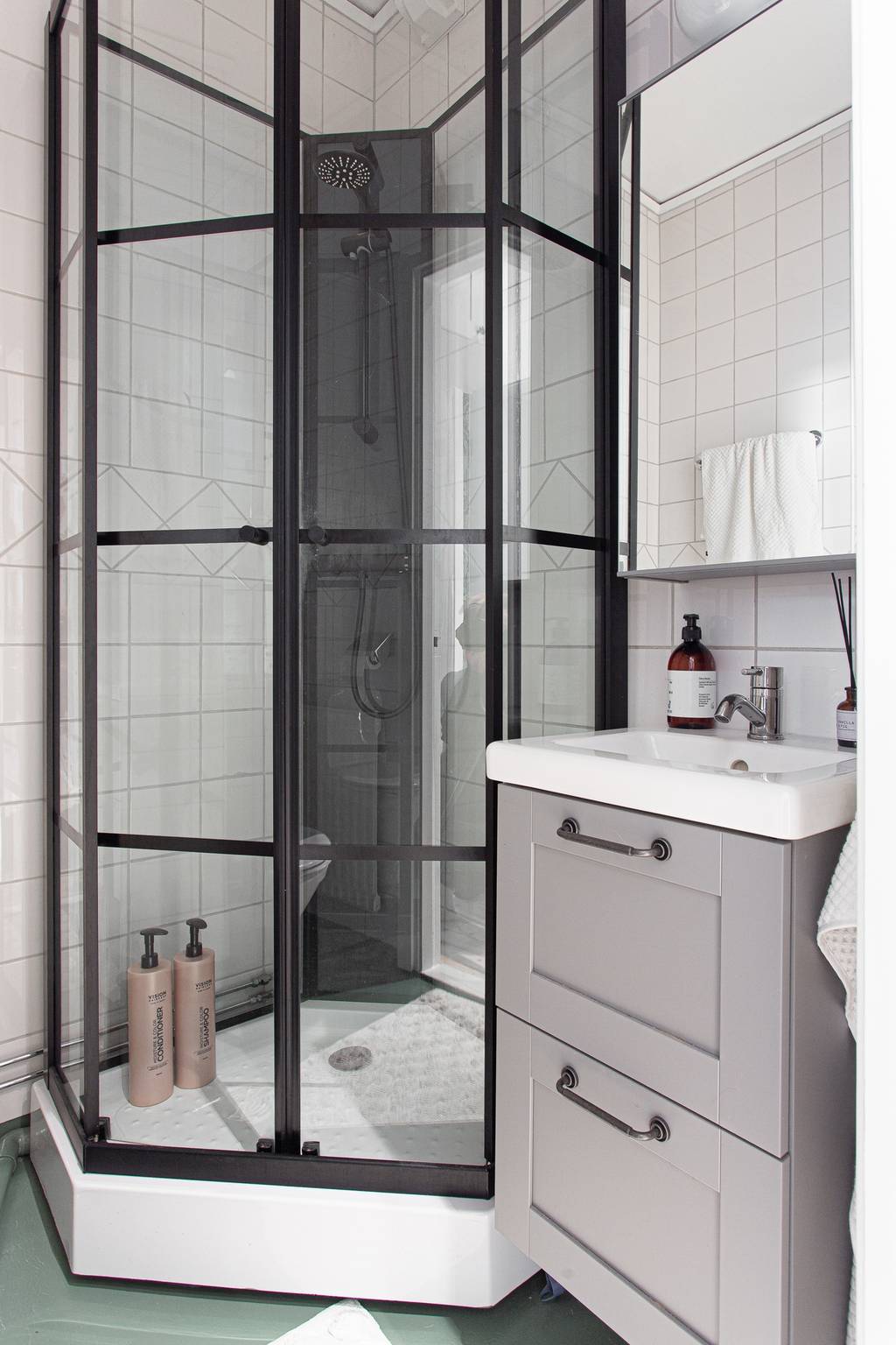 salle de bain moderne studio 47m2 dans immeuble ancien salle de bain moderne studio 47m2 dans immeuble ancien