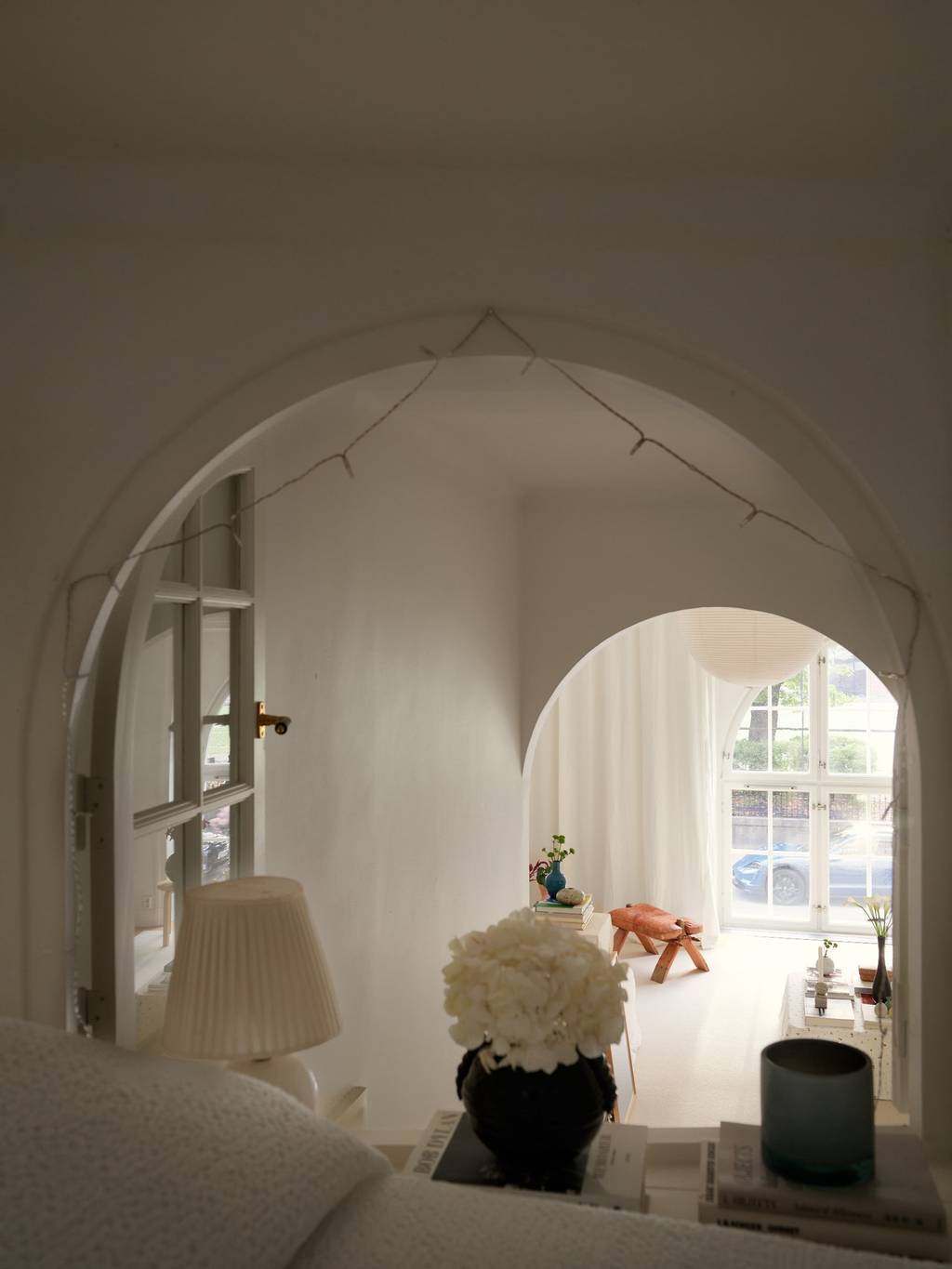 chambre vue salon fenêtres cintrées chambre vue salon fenêtres cintrées