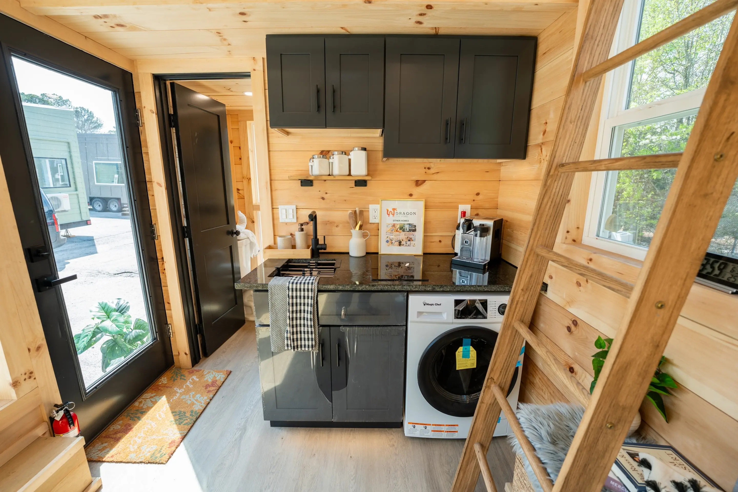 intérieur The Kemi Dragon Tiny Homes tiny house de 15m2 inspirée intérieur The Kemi Dragon Tiny Homes tiny house de 15m2 inspirée