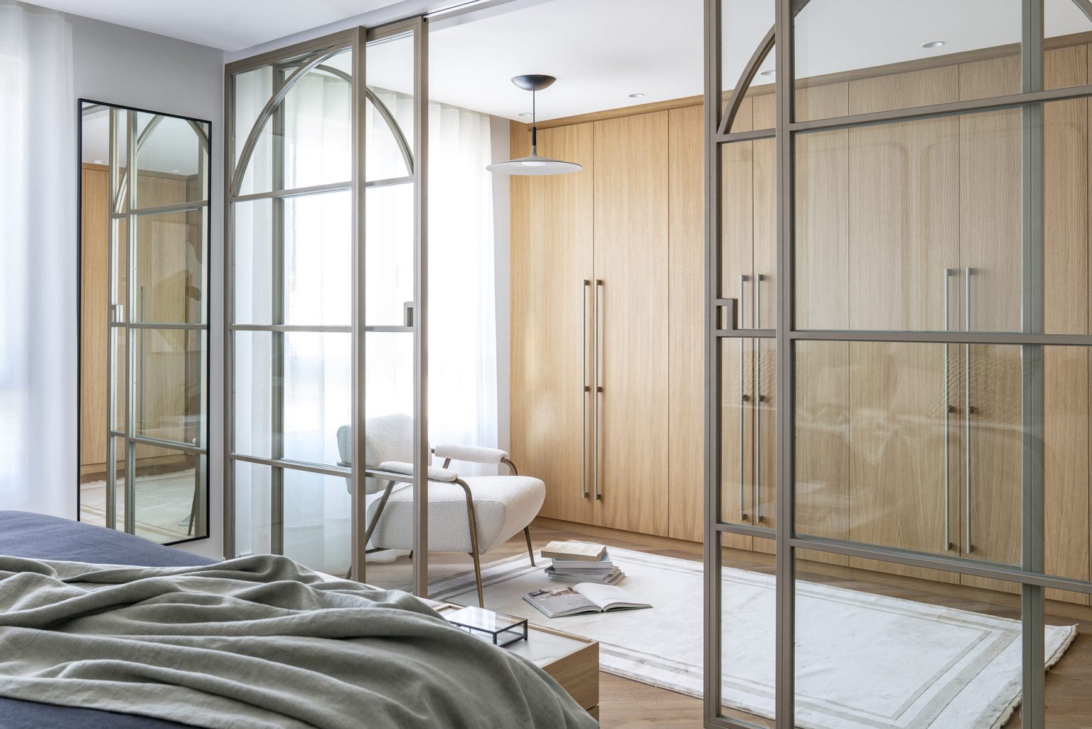 chambre moderne avec verrière et dressing