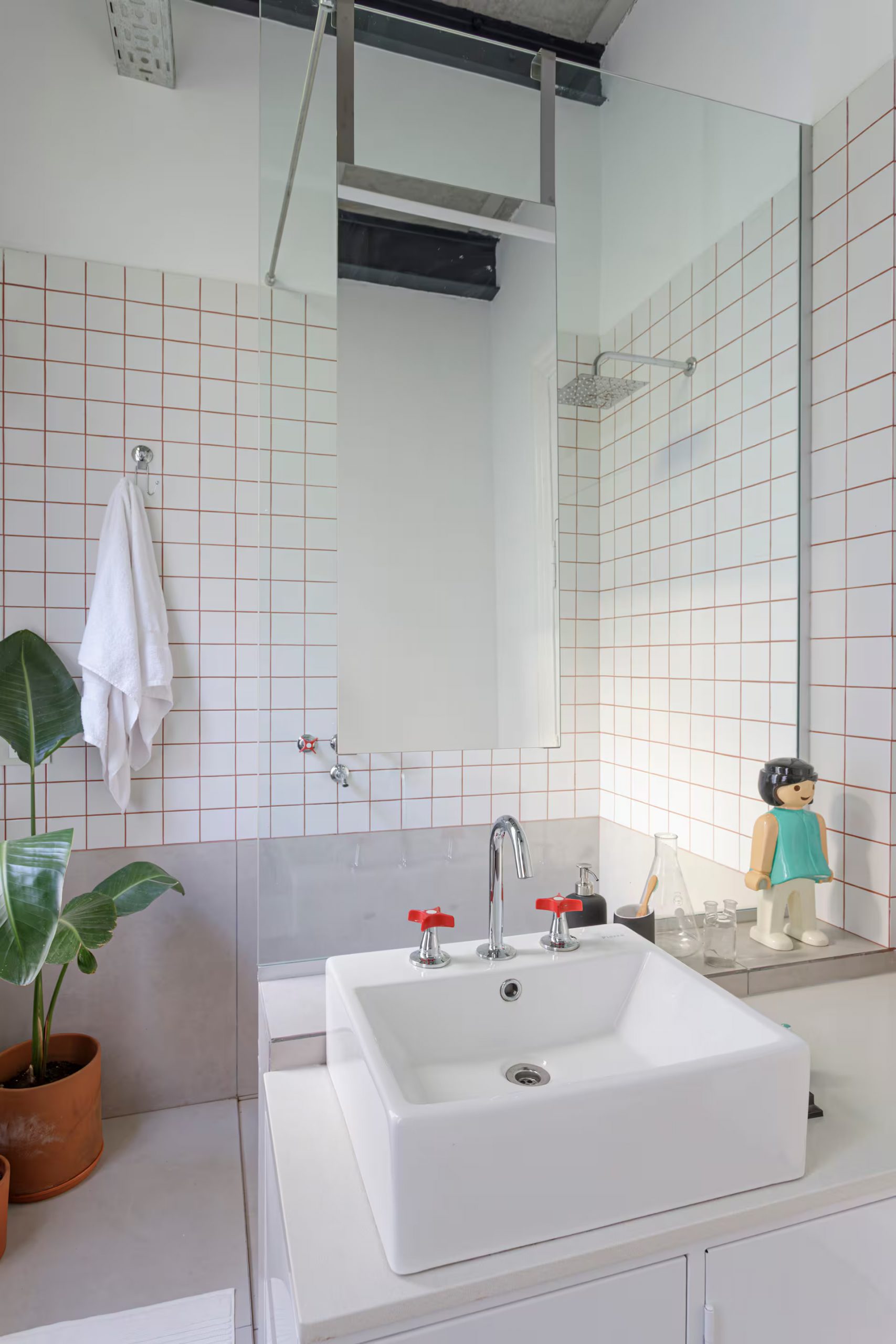 salle de bain style industriel appartement rénové par architecte