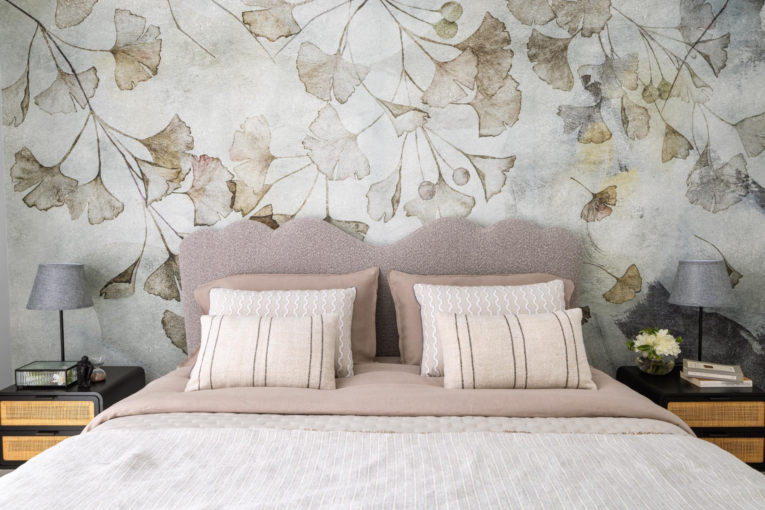 chambre avec papier-peint végétal couleur naturelle chambre avec papier-peint végétal couleur naturelle