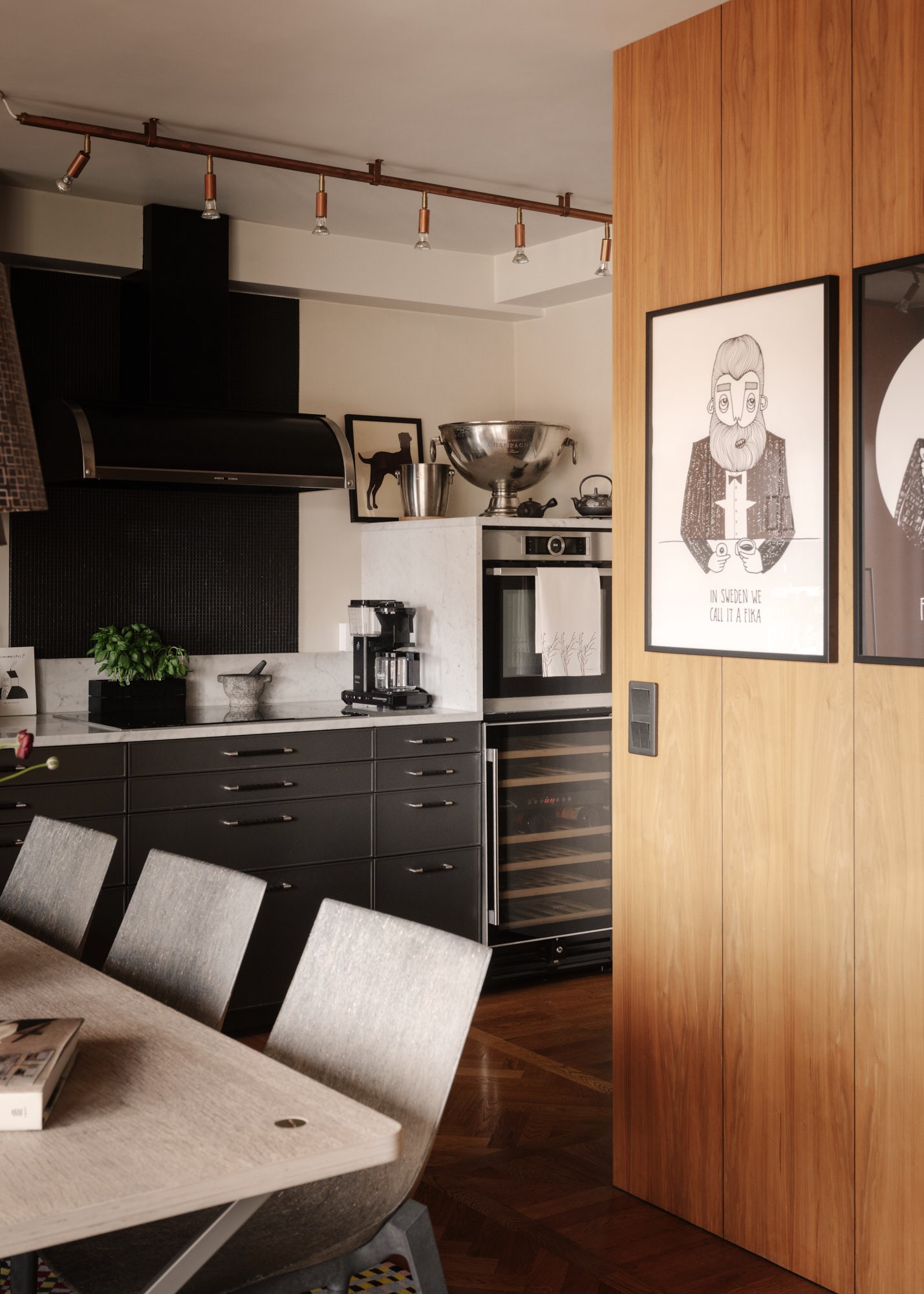 cuisine studio 42m2 avec alcôve décoration design bois et gris