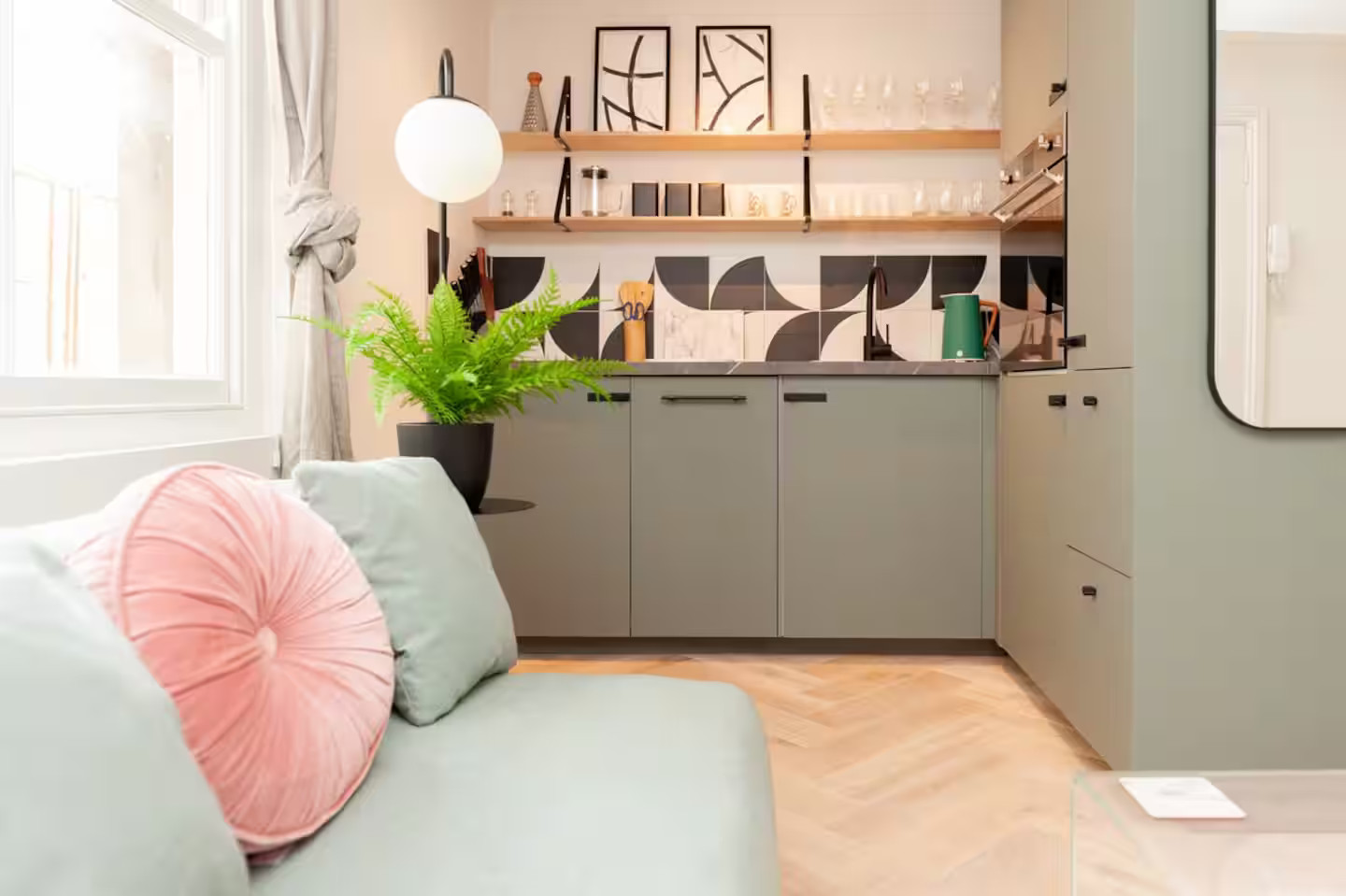 studio 21m2 en vert et rose pastel studio 21m2 en vert et rose pastel