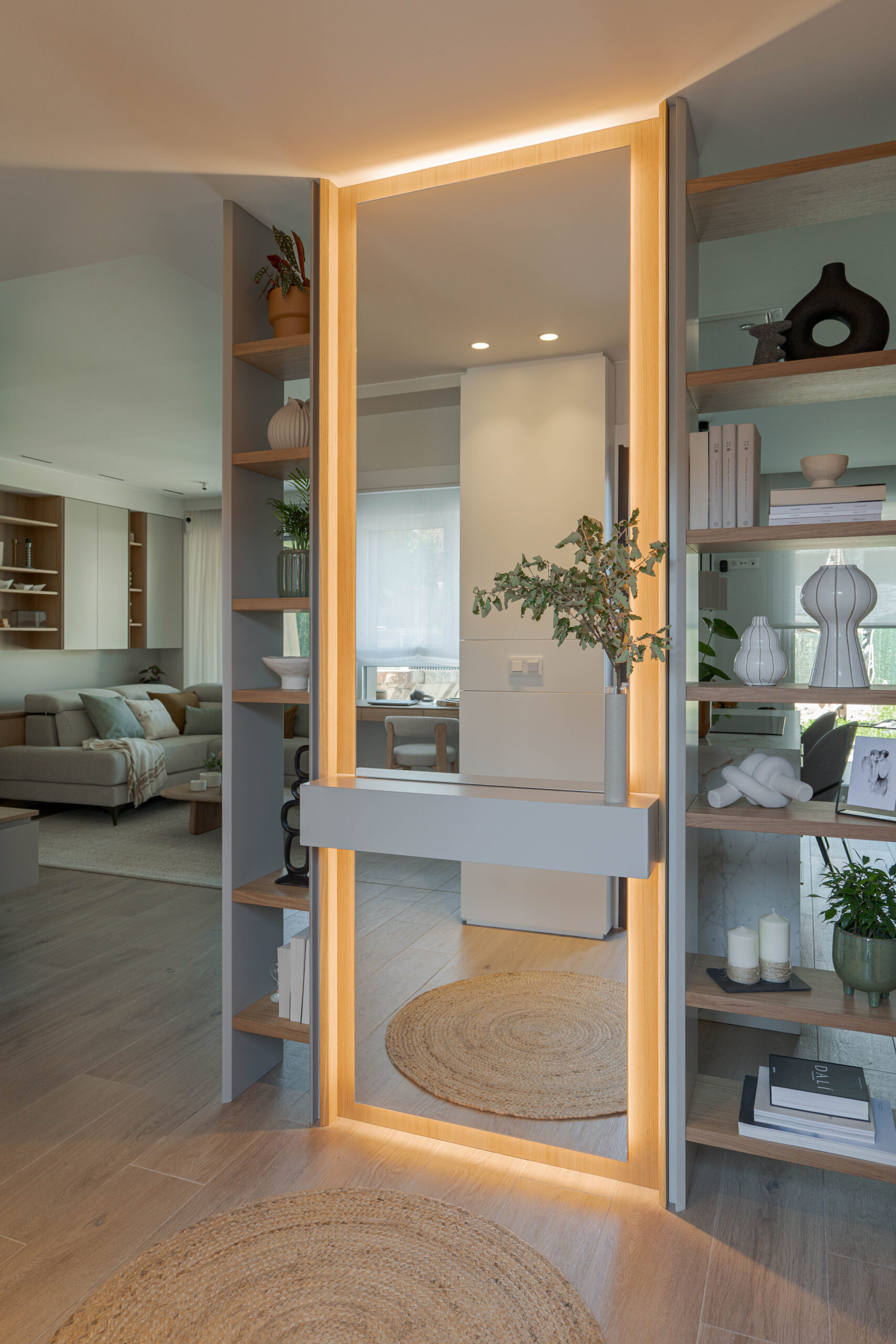 entrée avec miroir et meuble sur mesure