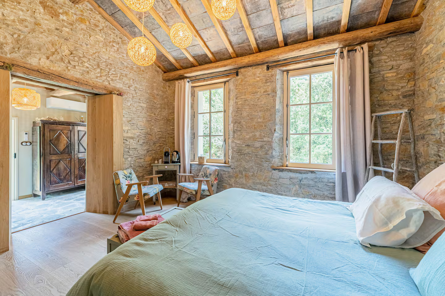 chambre maison ancienne rénovée avec poutres chambre maison ancienne rénovée avec poutres
