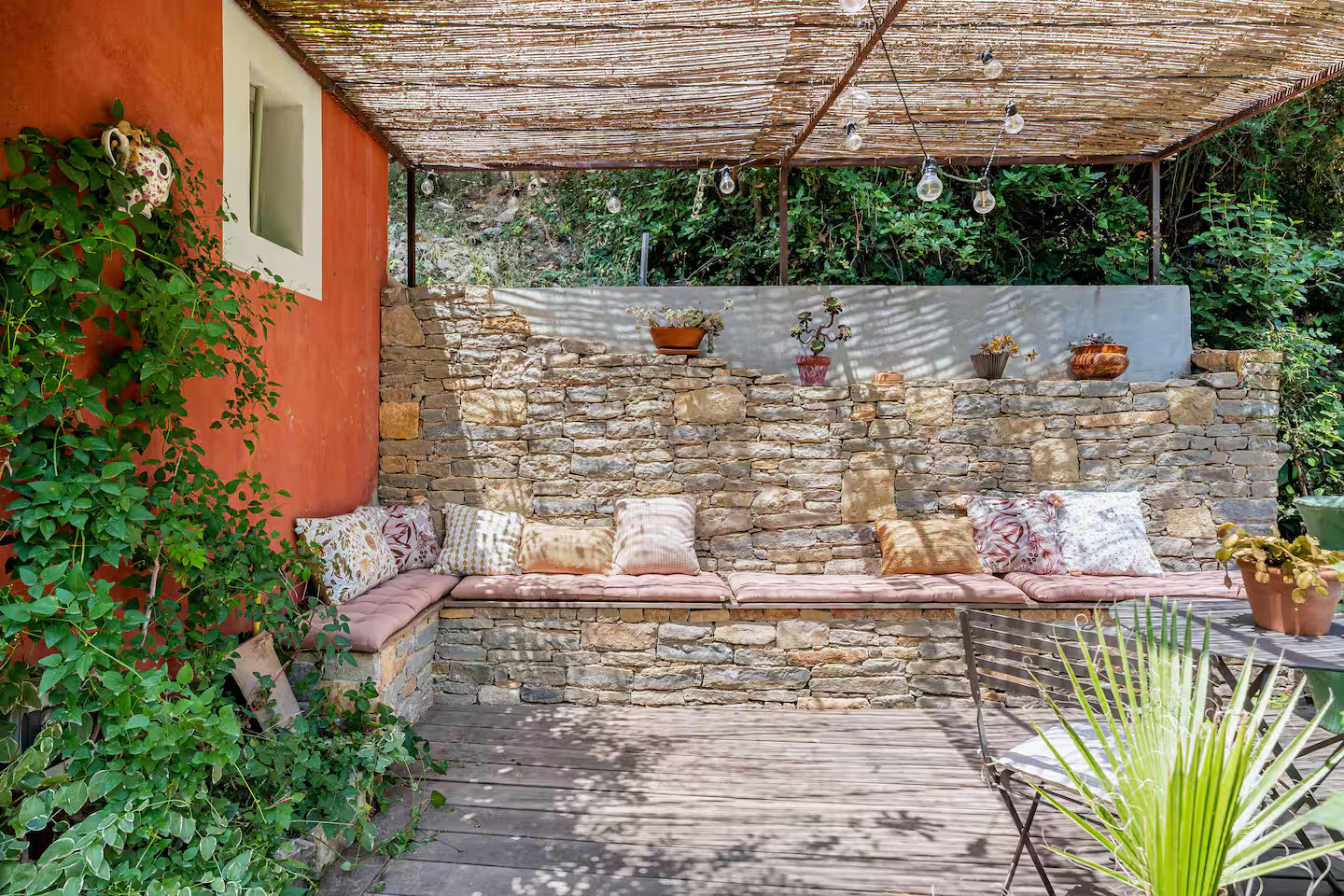 terrasse avec pergola maison en pierres Provence terrasse avec pergola maison en pierres Provence