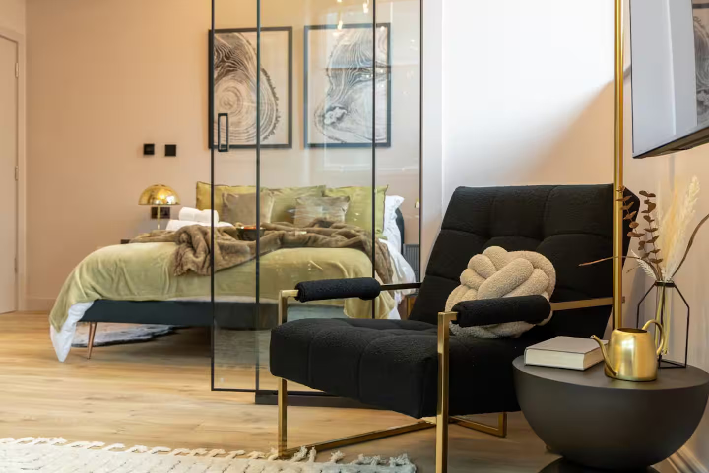 salon et chambre verrière décoration contemporaine et colorée