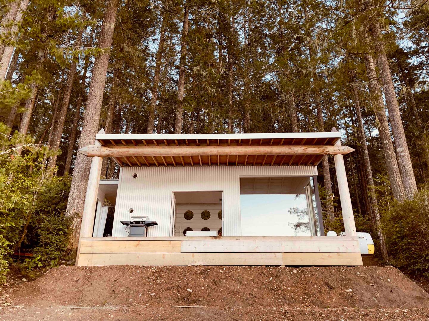 petite maison à la façade métal House On the Sand