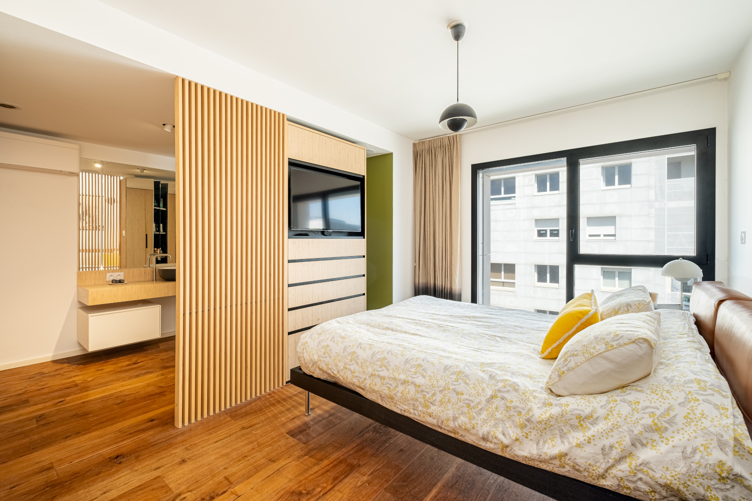 chambre avec salle de bain appartement avec terrasse Lyon Confluence