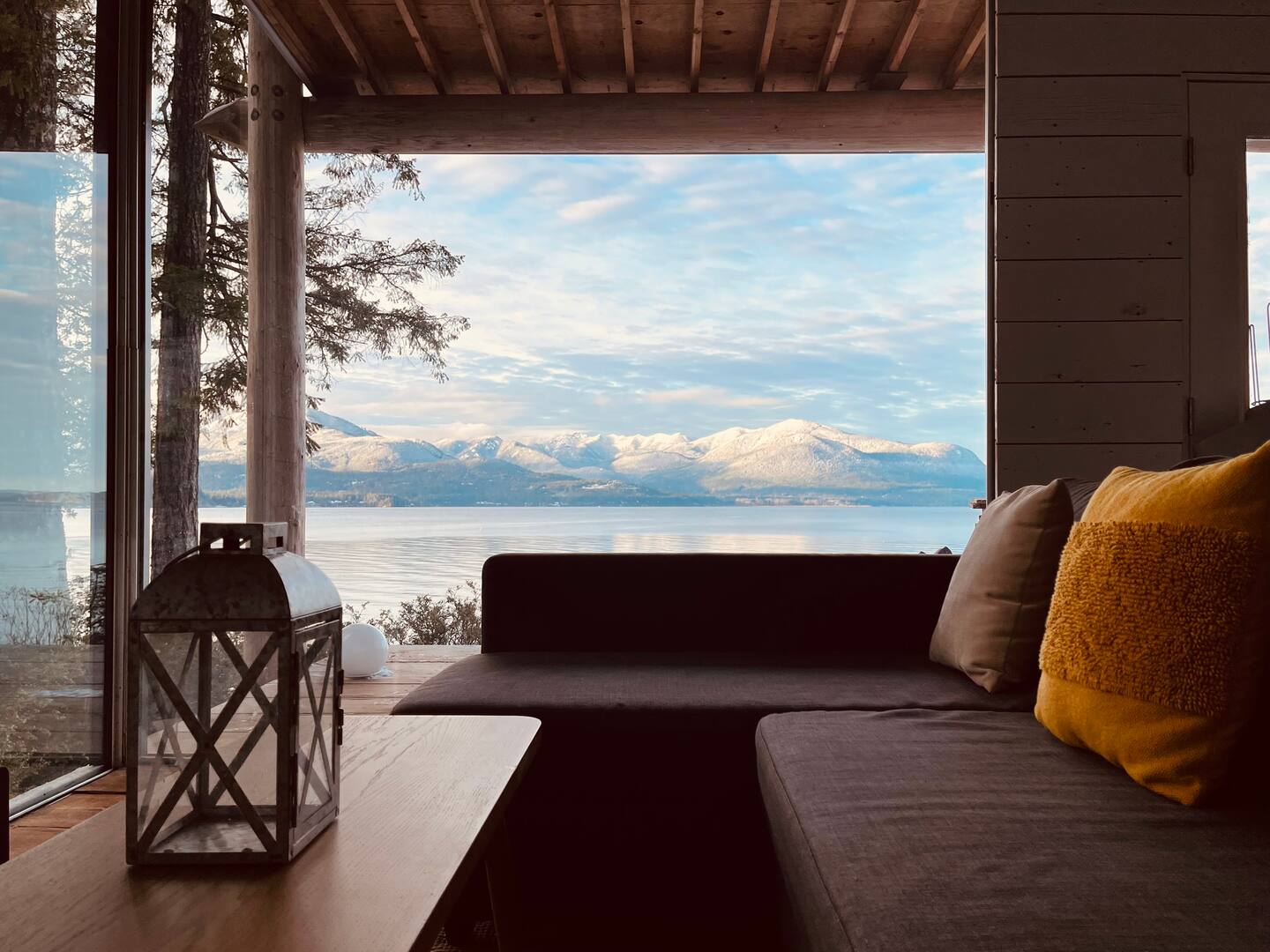 salon contemporain vue mer House On the Sand