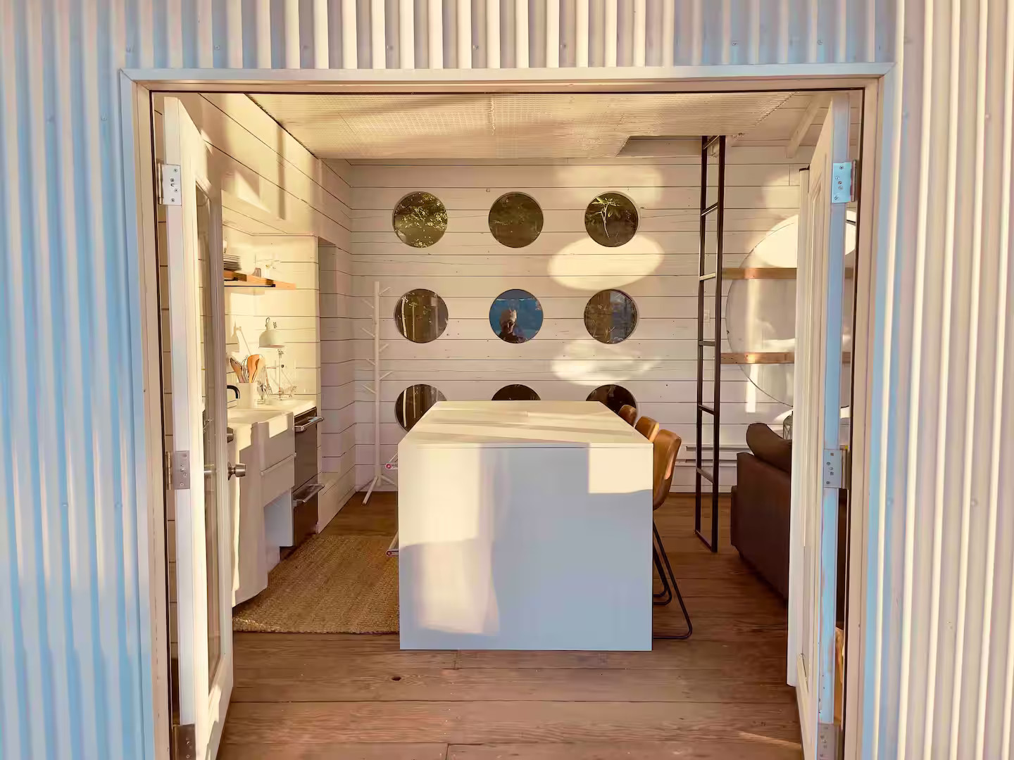 cuisine mur bardés bois blanc House On the Sand