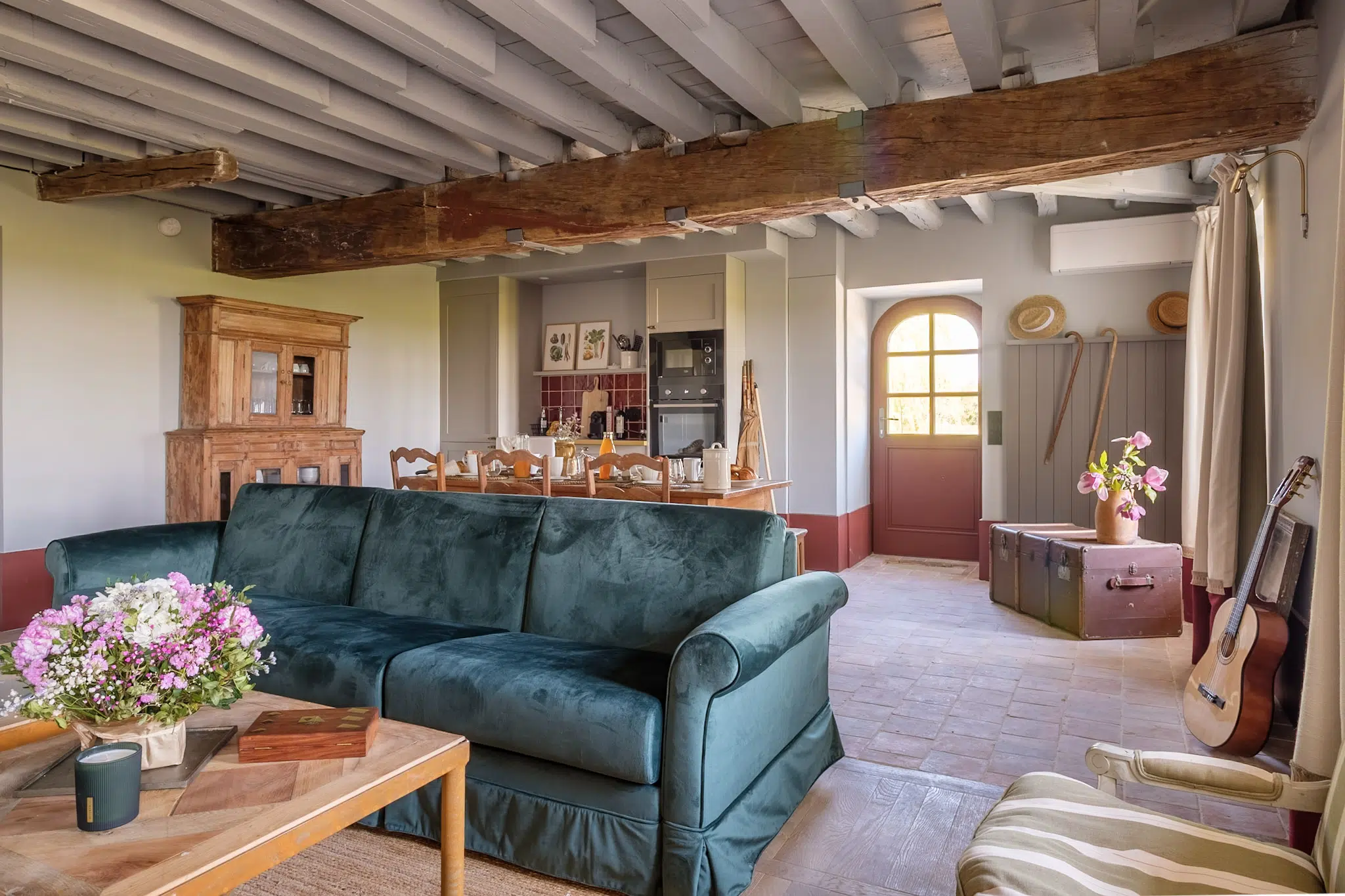 salon maison ancienne rénovée Domaine du Moulin de Richebourg salon maison ancienne rénovée Domaine du Moulin de Richebourg