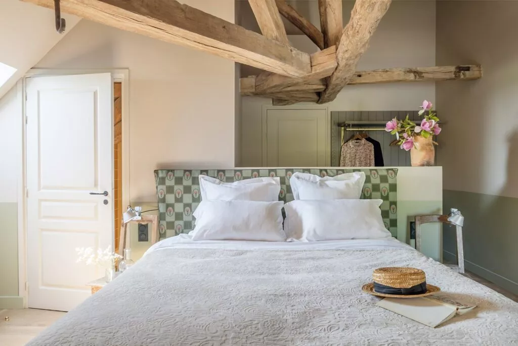 chambre avec poutres Domaine du Moulin de Richebourg chambre avec poutres Domaine du Moulin de Richebourg