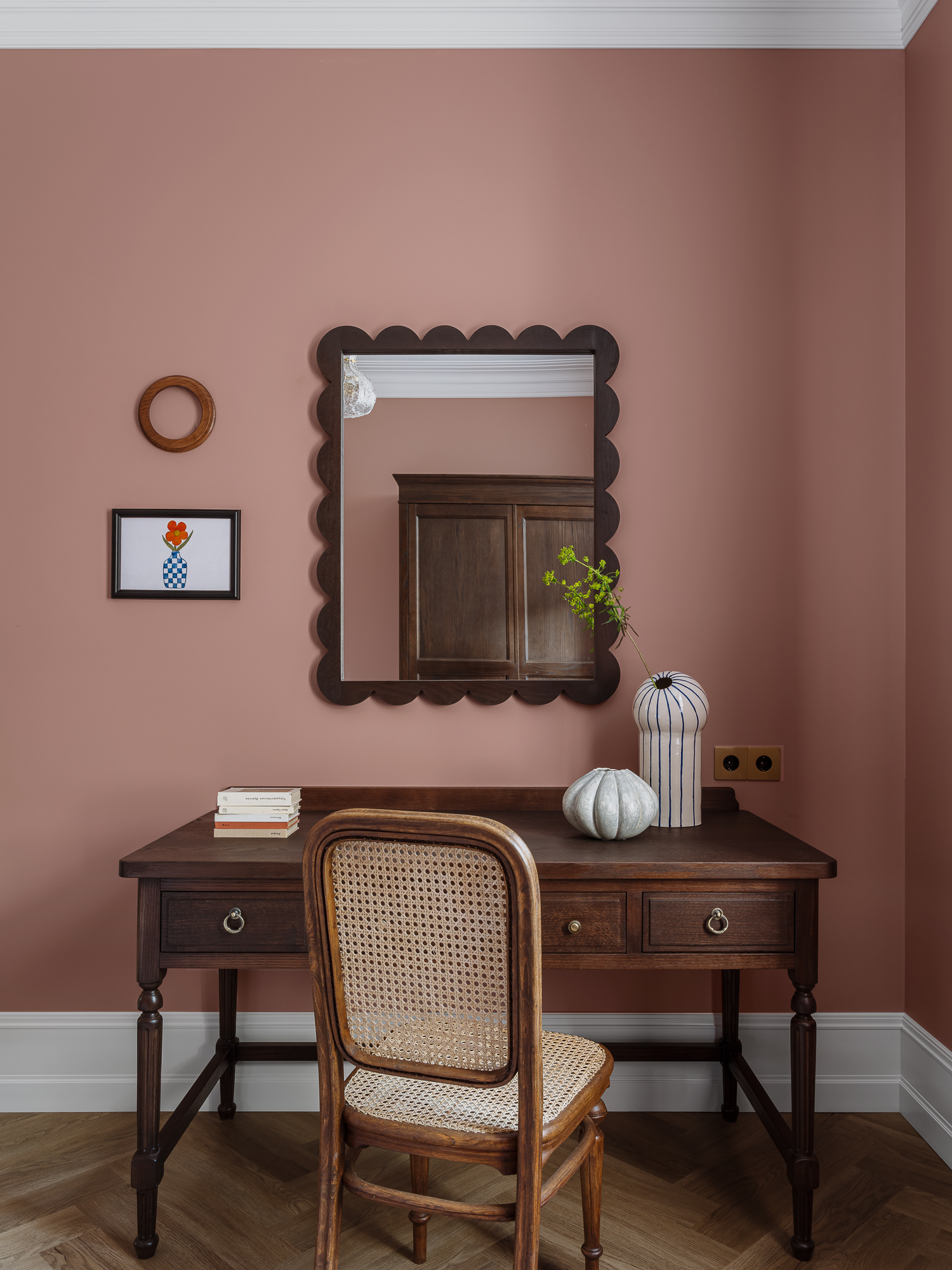 bureau dans chambre contemporaine mur vieux rose bureau dans chambre contemporaine mur vieux rose