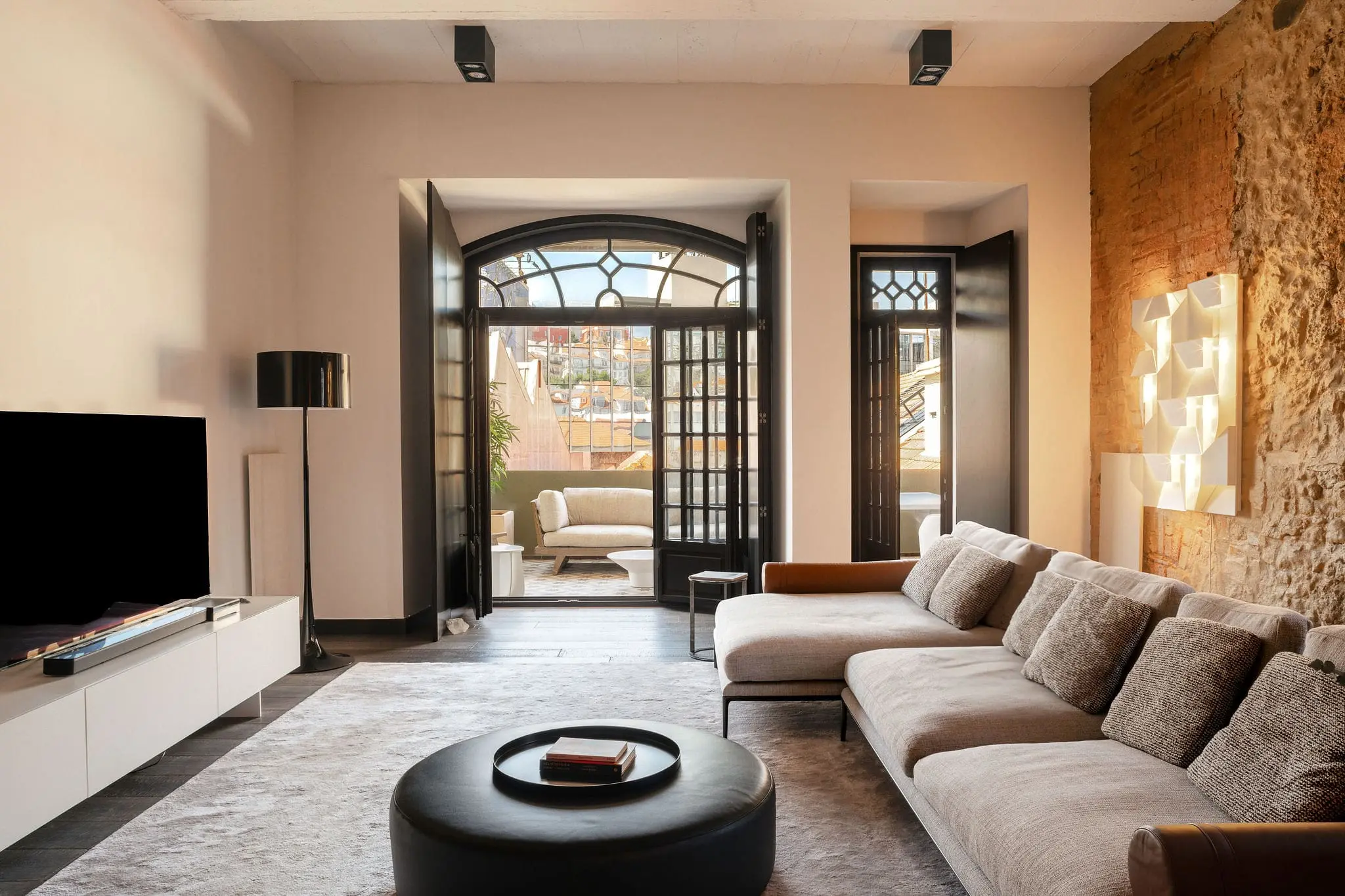 salon mur de pierres appartement rénové décoration contemporaine salon mur de pierres appartement rénové décoration contemporaine